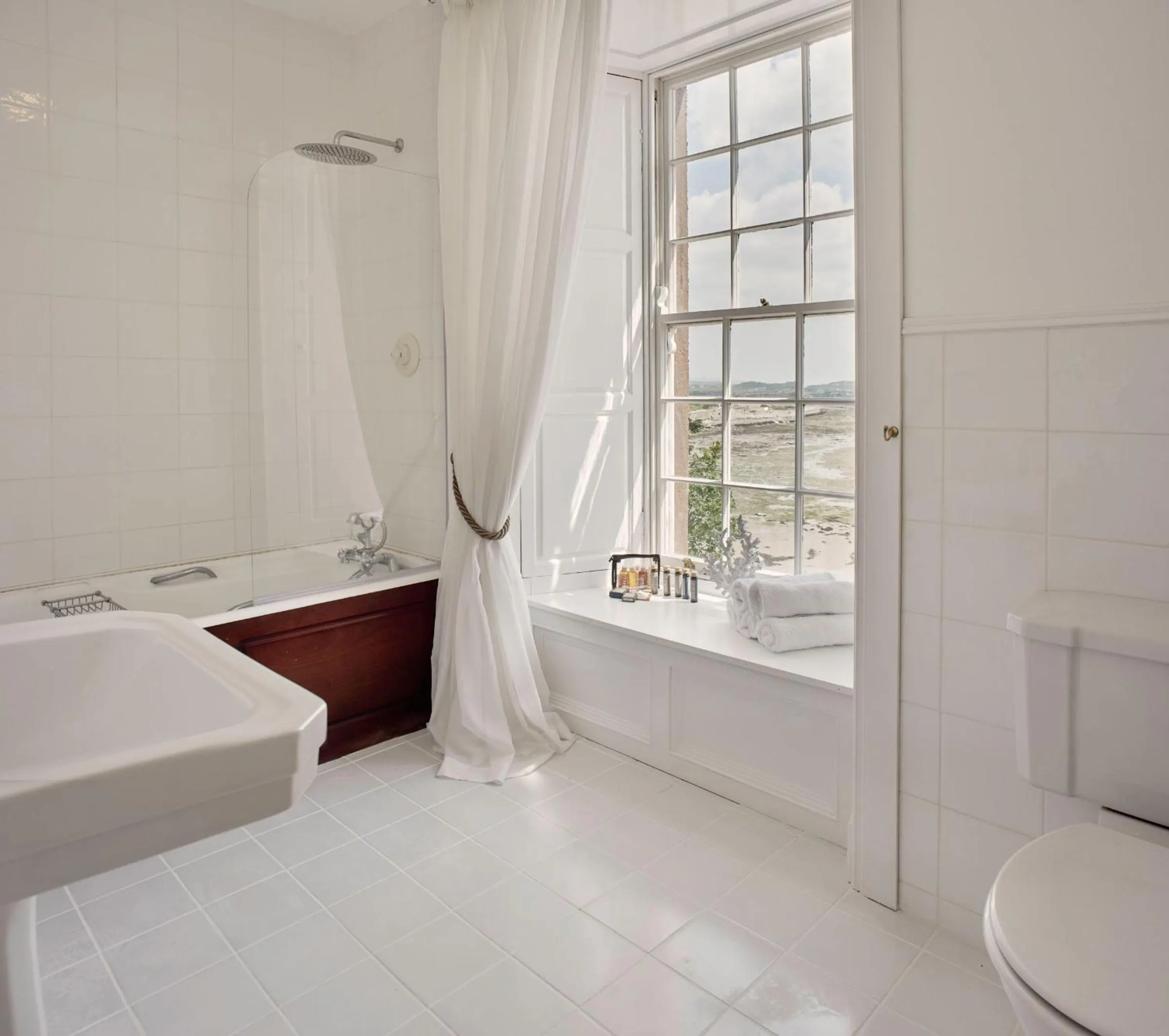 Photo of the whole room, Bed in Barrow House