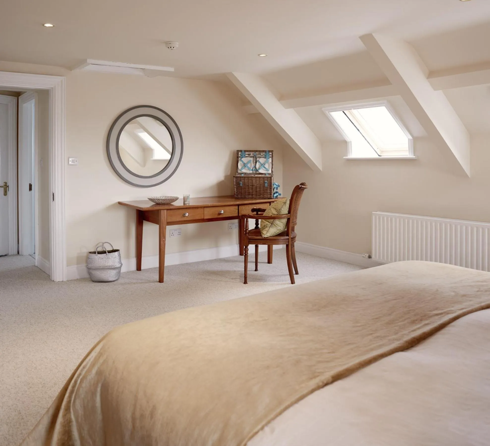 Shower, Bed in Barrow House