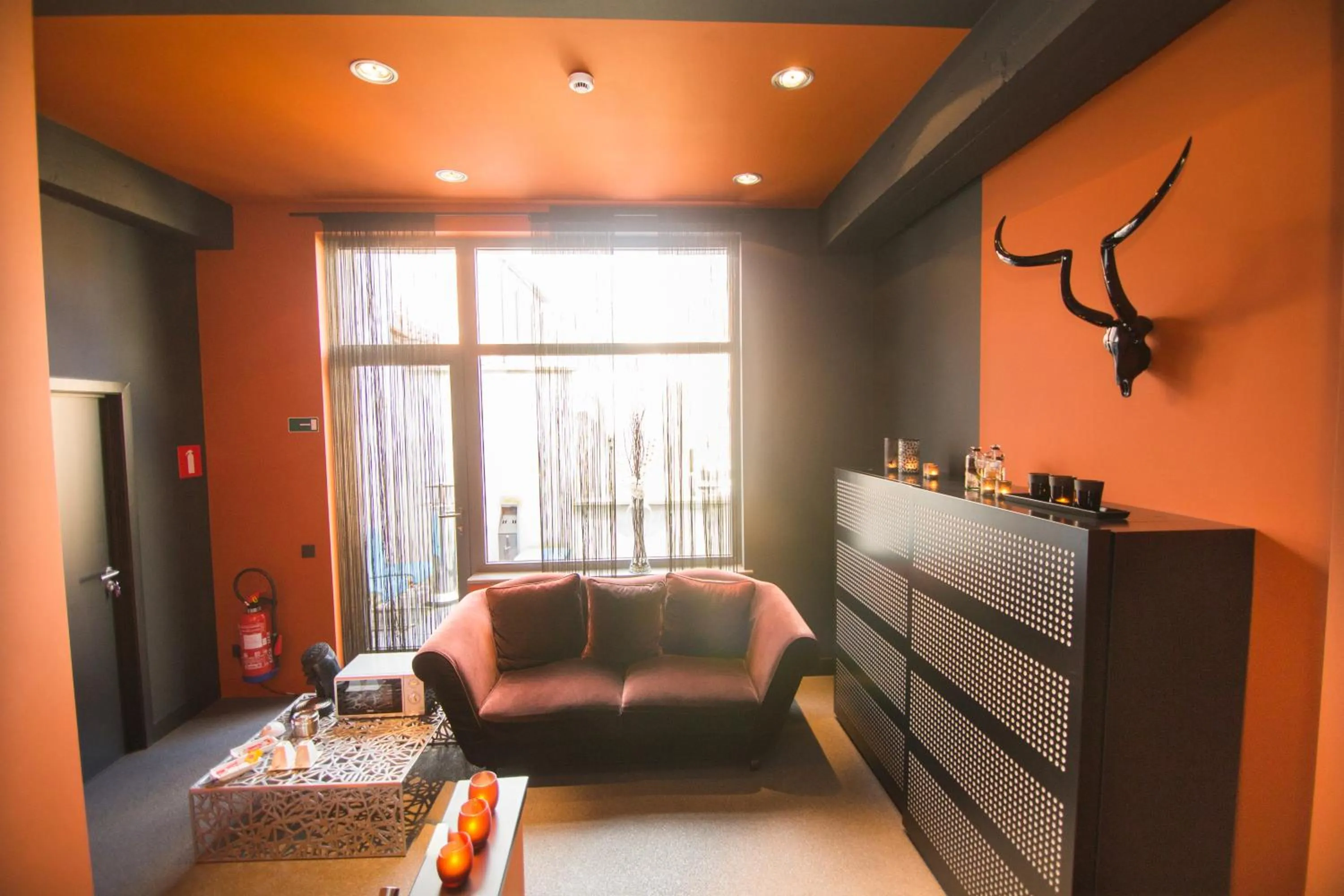 Communal lounge/ TV room in Hotel Moon