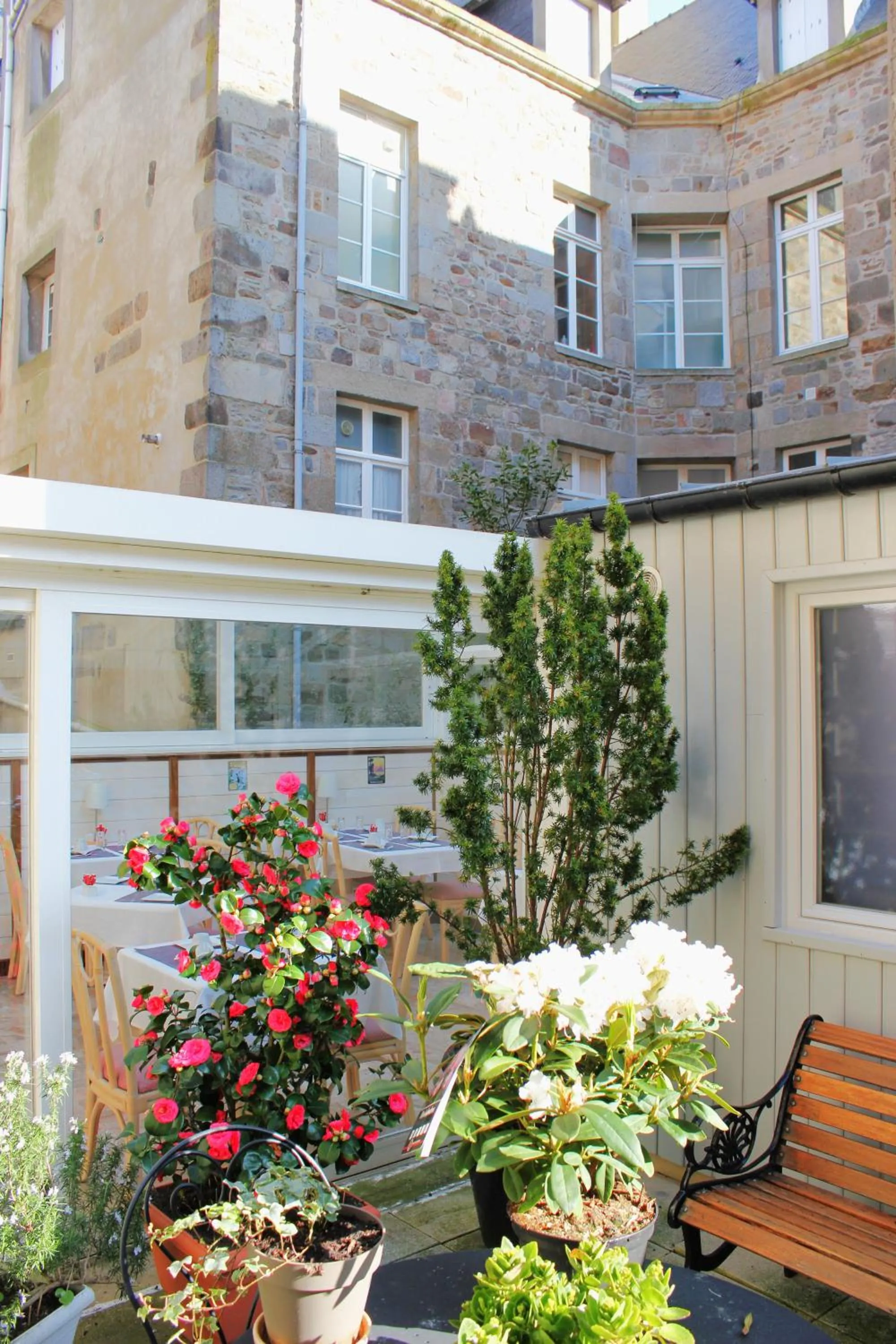 Patio in Hôtel Quic en Groigne