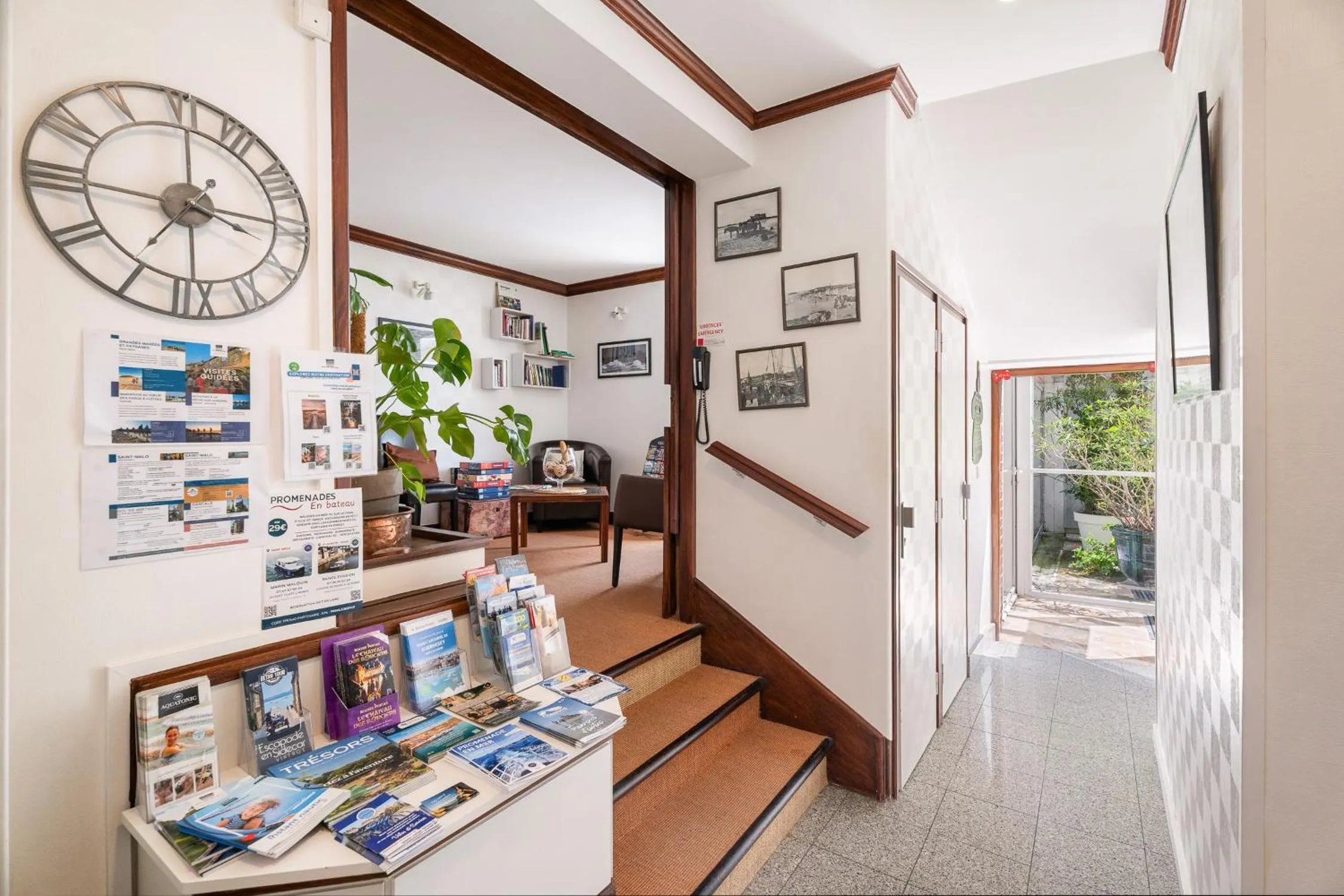 Living room in Hôtel Quic en Groigne