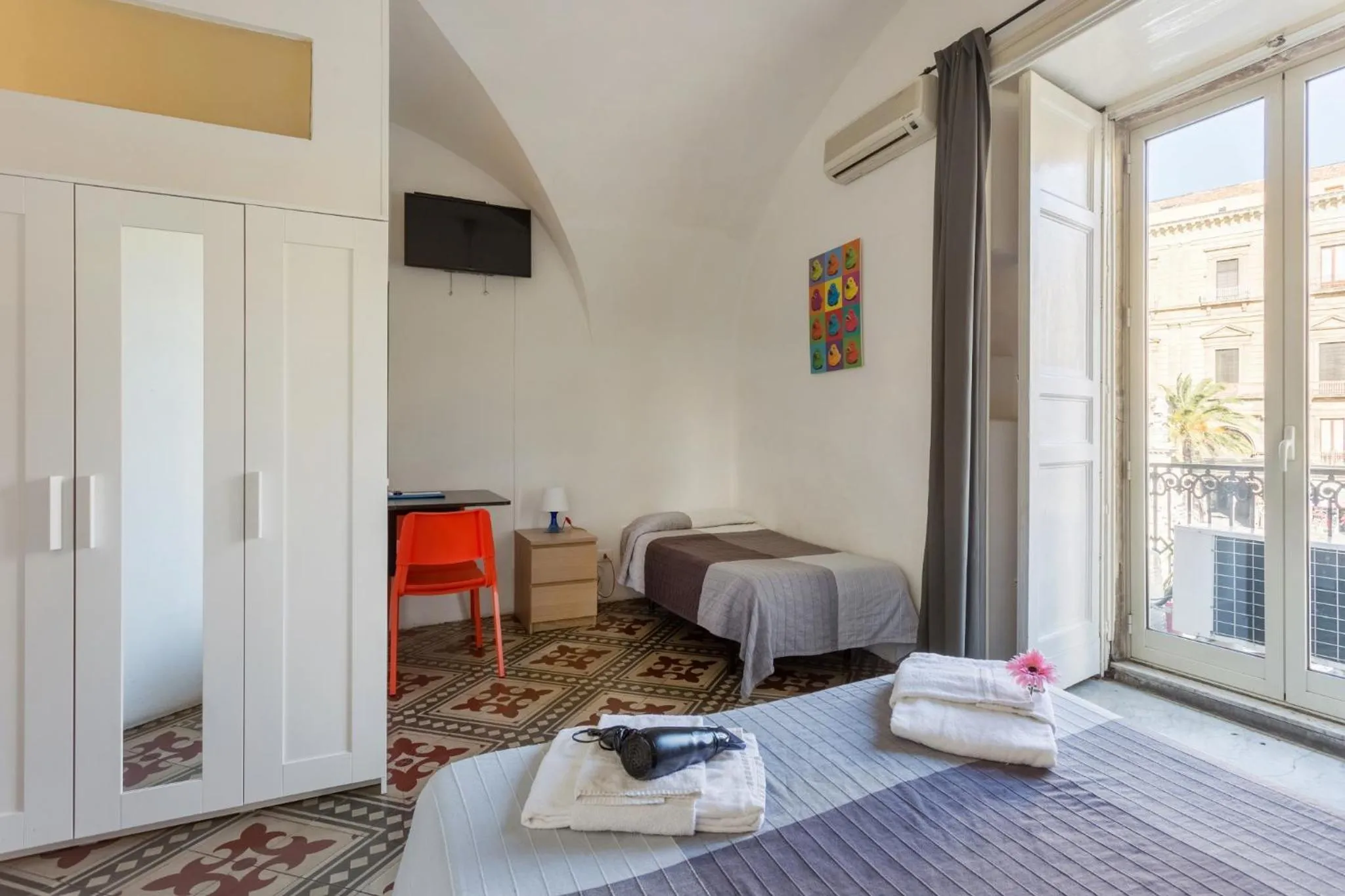 TV and multimedia, Bed in Da Gianni e Lucia Rooms with bathroom in the city center