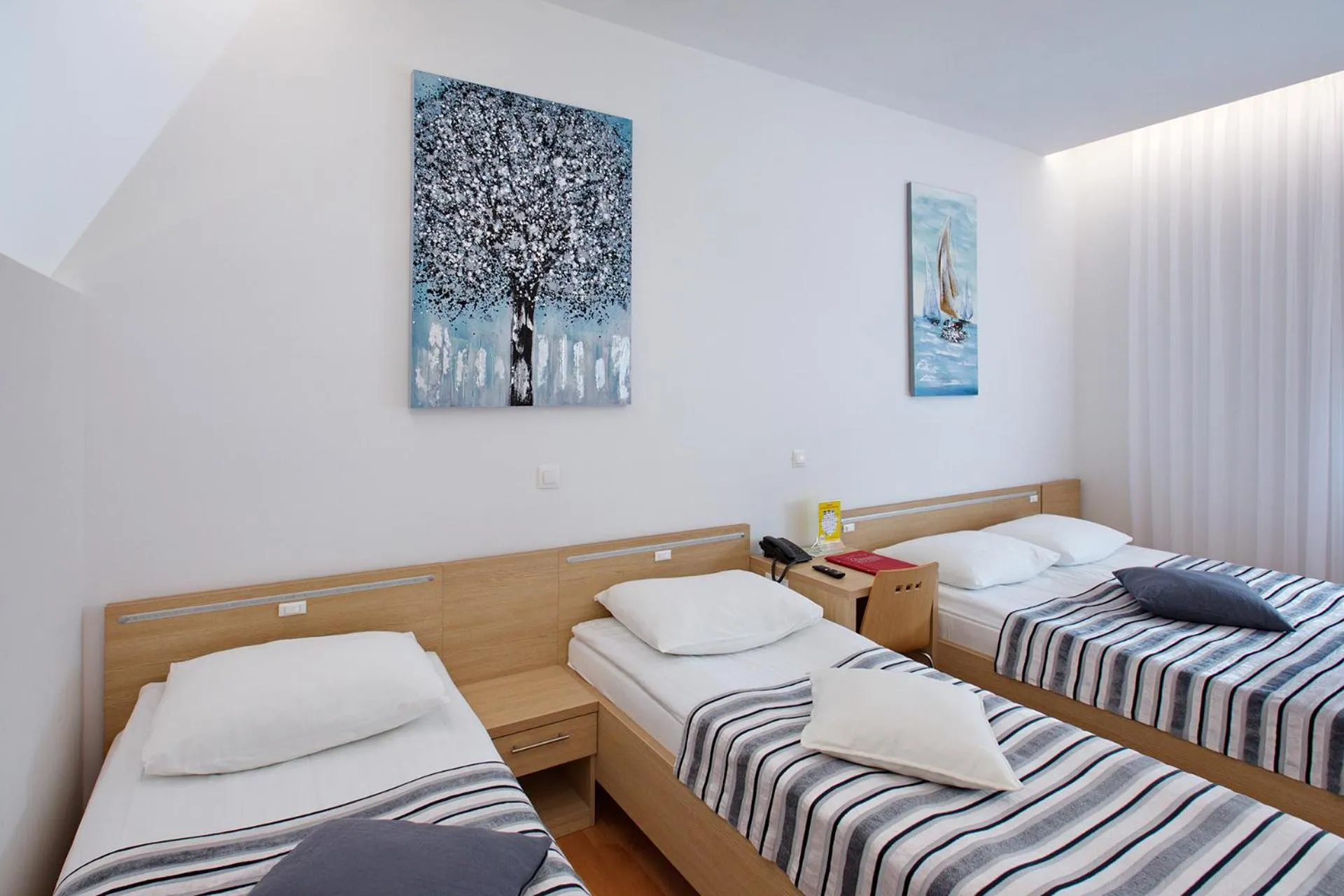 Photo of the whole room, Bed in Dream Hotel