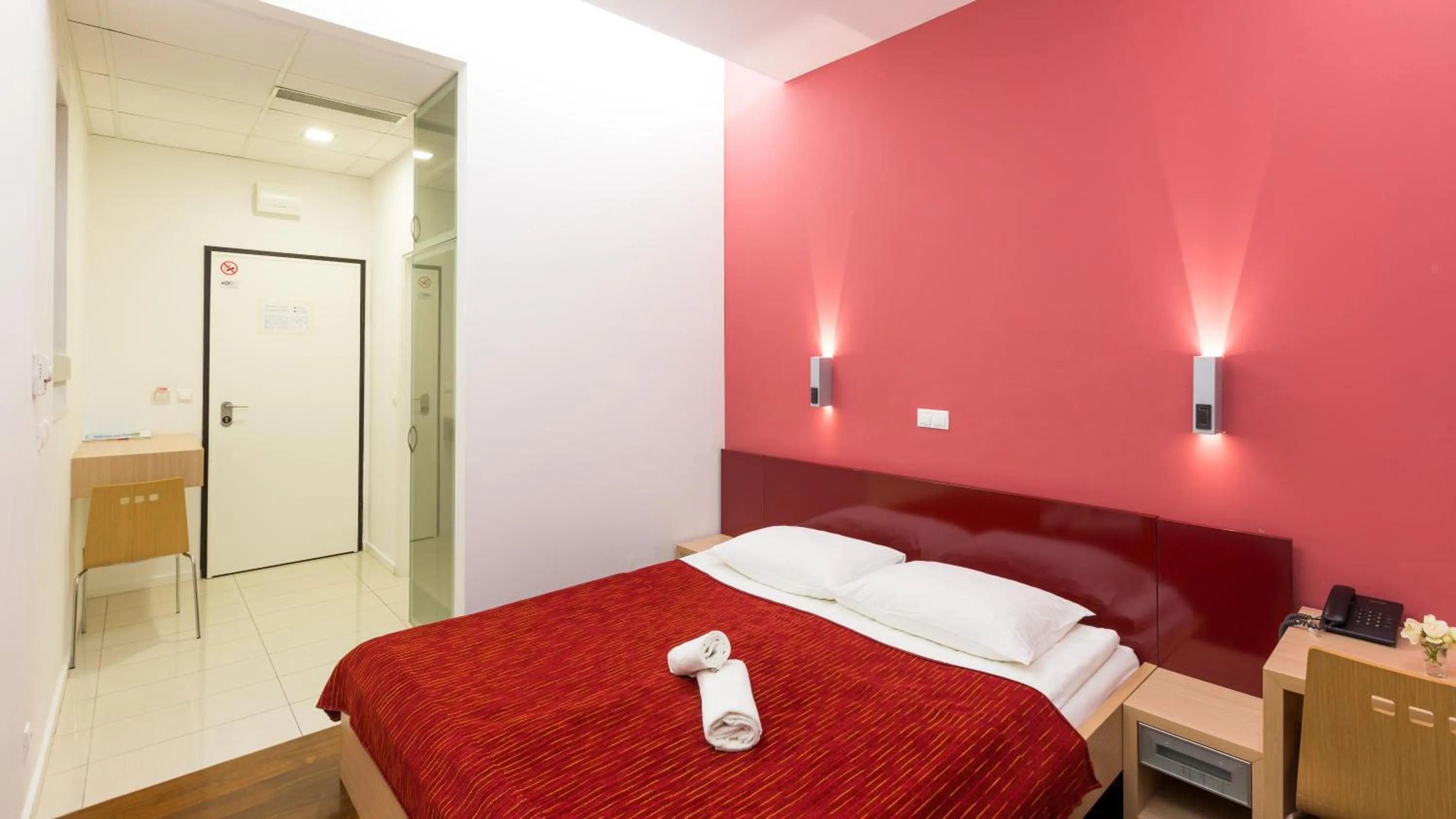 Bedroom, Bed in Dream Hotel