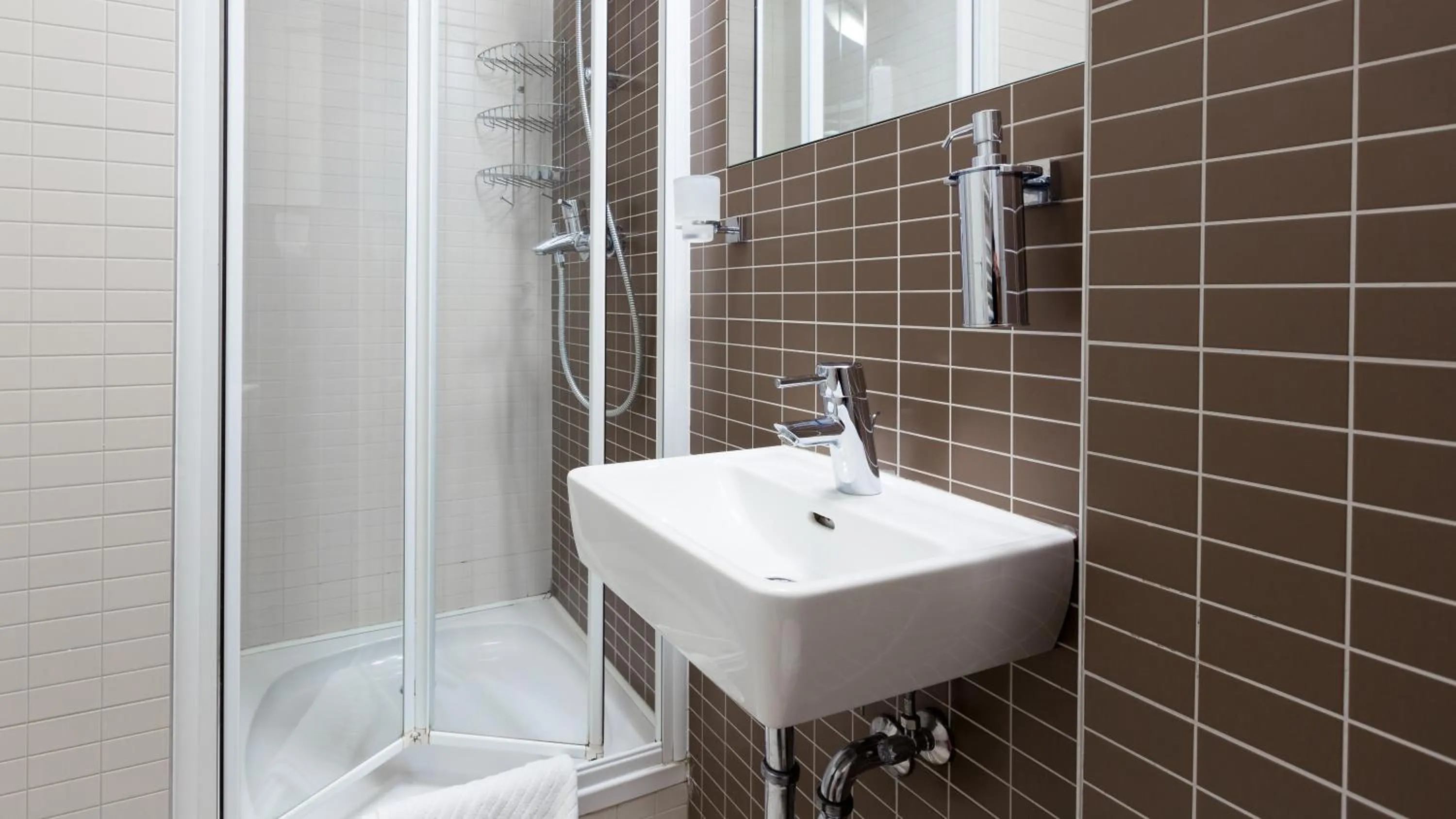 Shower in Dream Hotel