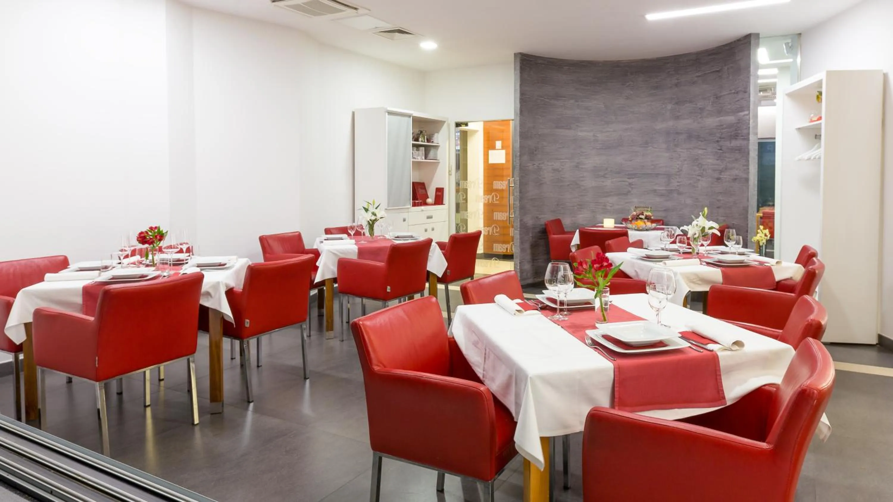 Restaurant/places to eat in Dream Hotel