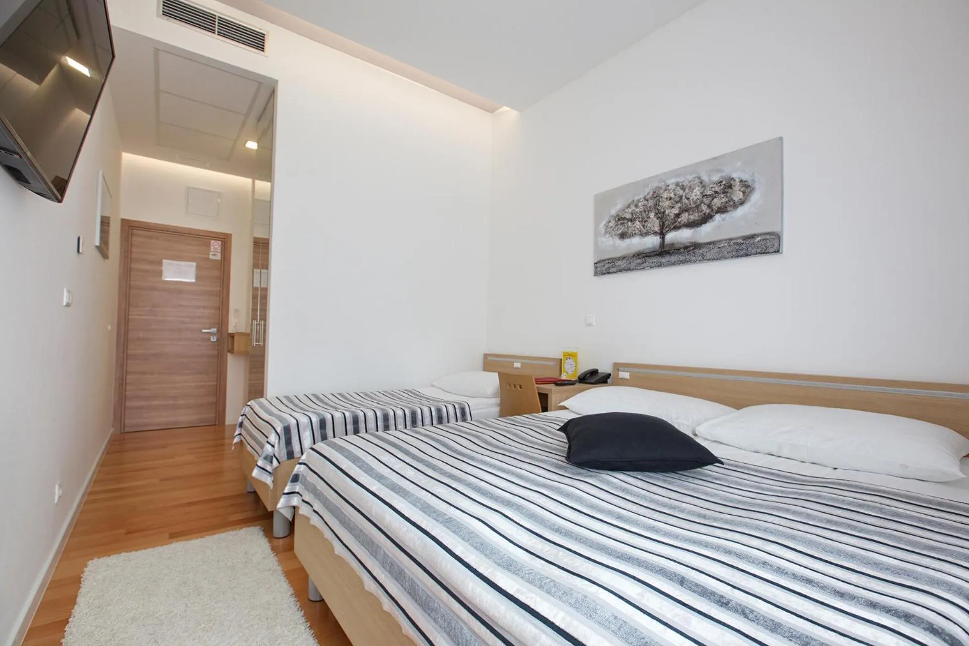 Photo of the whole room, Bed in Dream Hotel