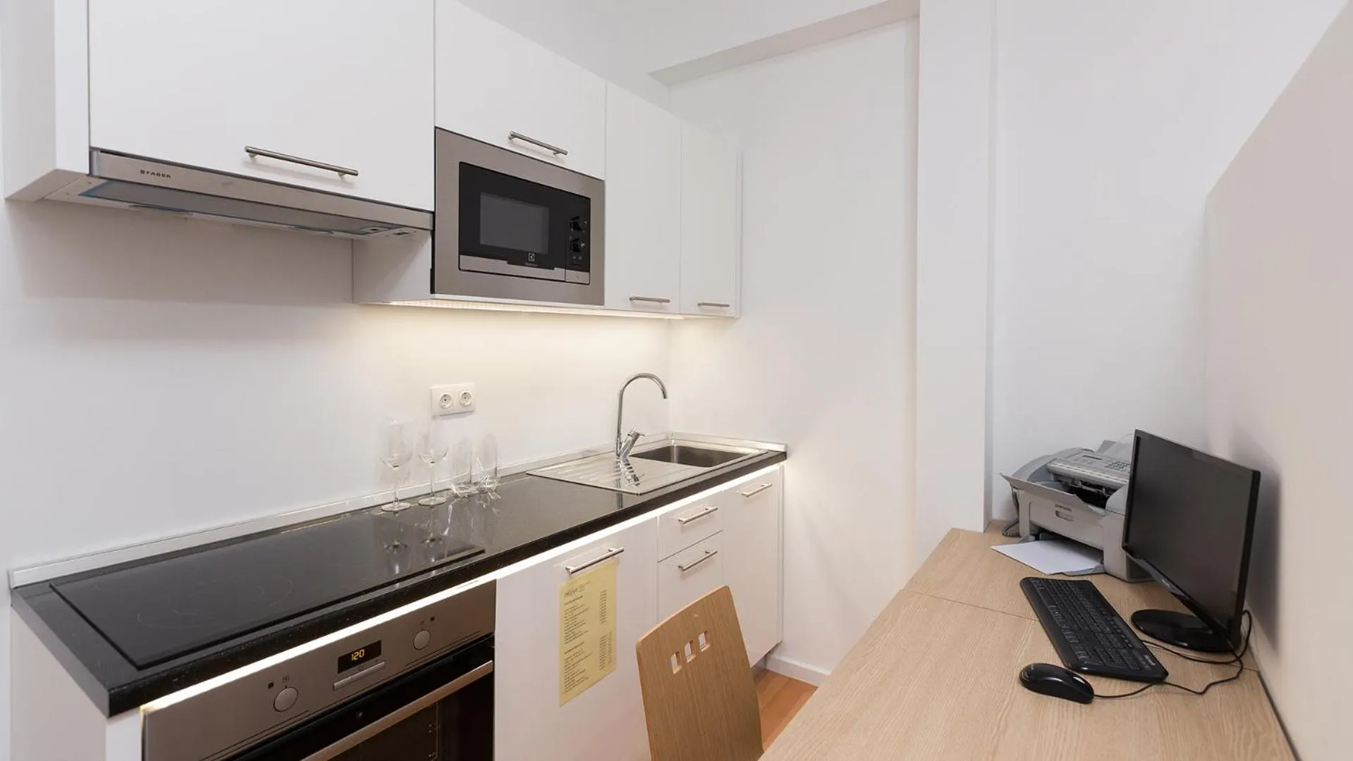 Kitchen or kitchenette in Dream Hotel