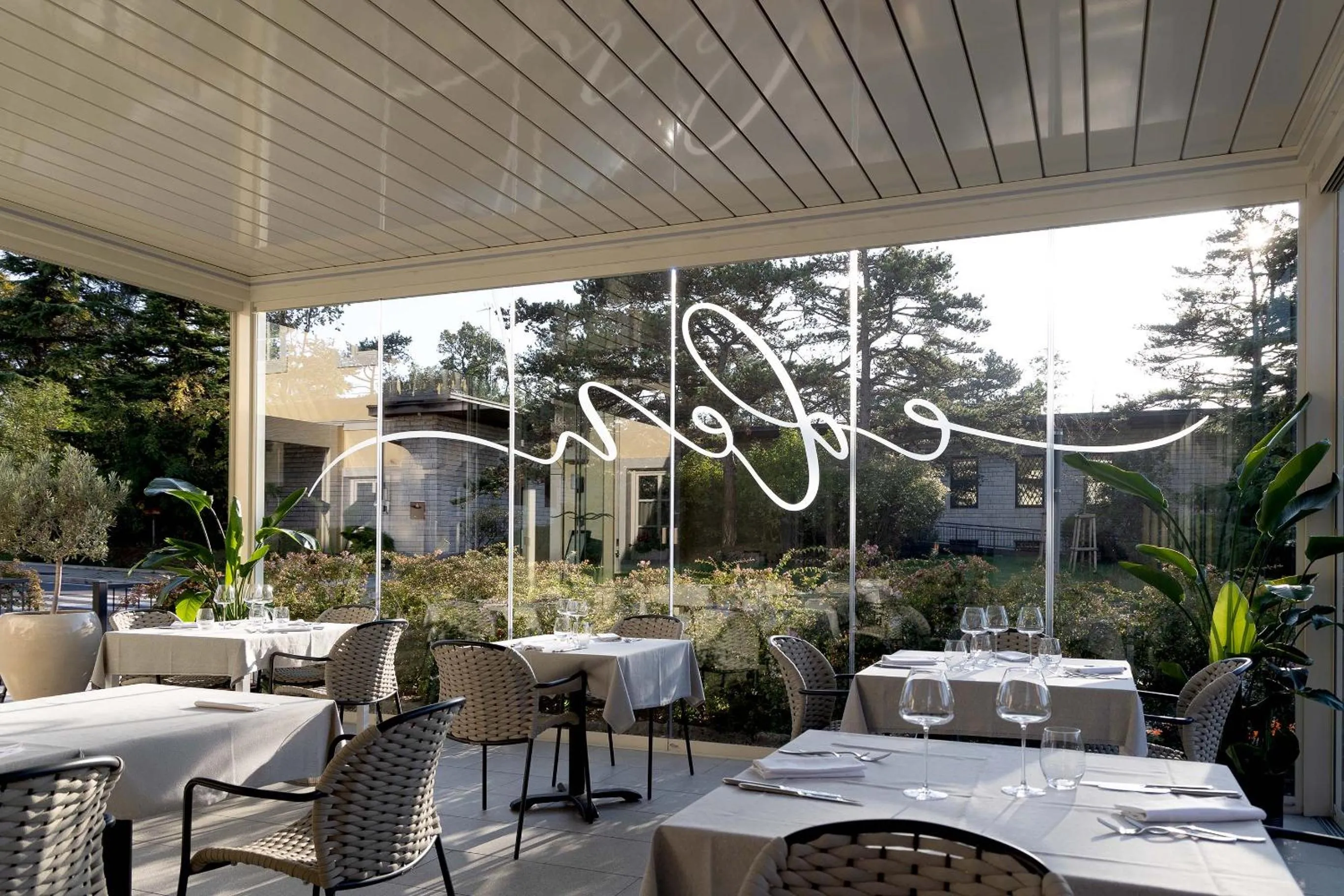 Restaurant/places to eat in Hotel Eden