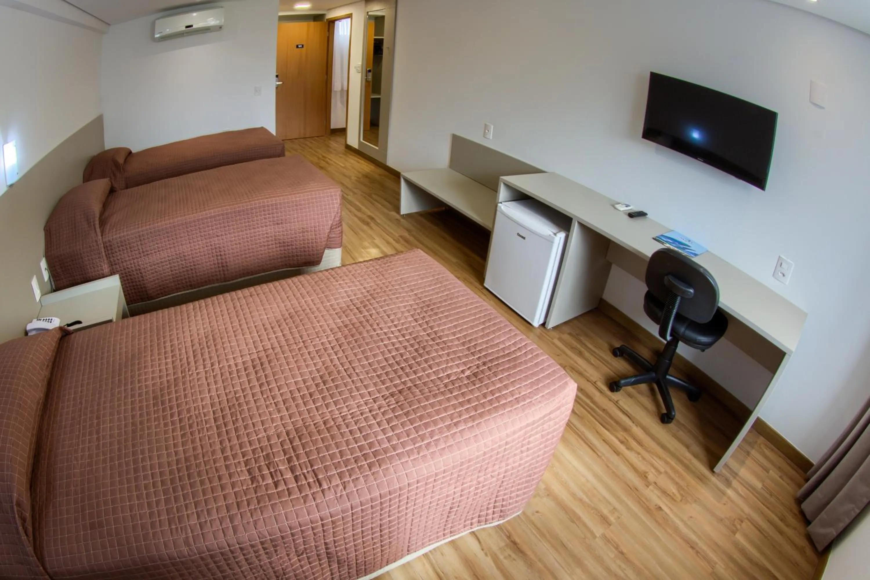 Photo of the whole room, Bed in Marante Executive Hotel