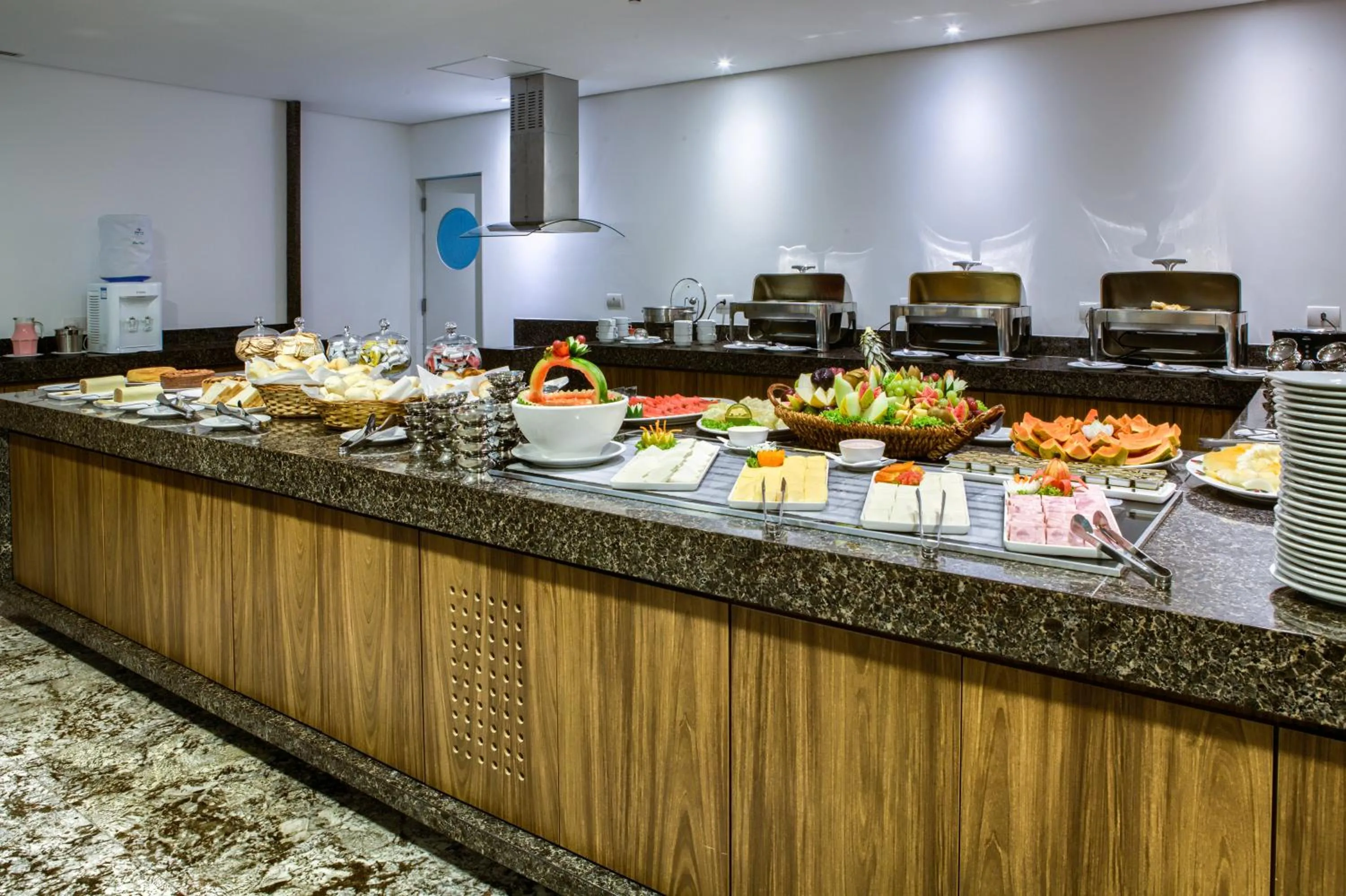 Restaurant/places to eat in Marante Executive Hotel