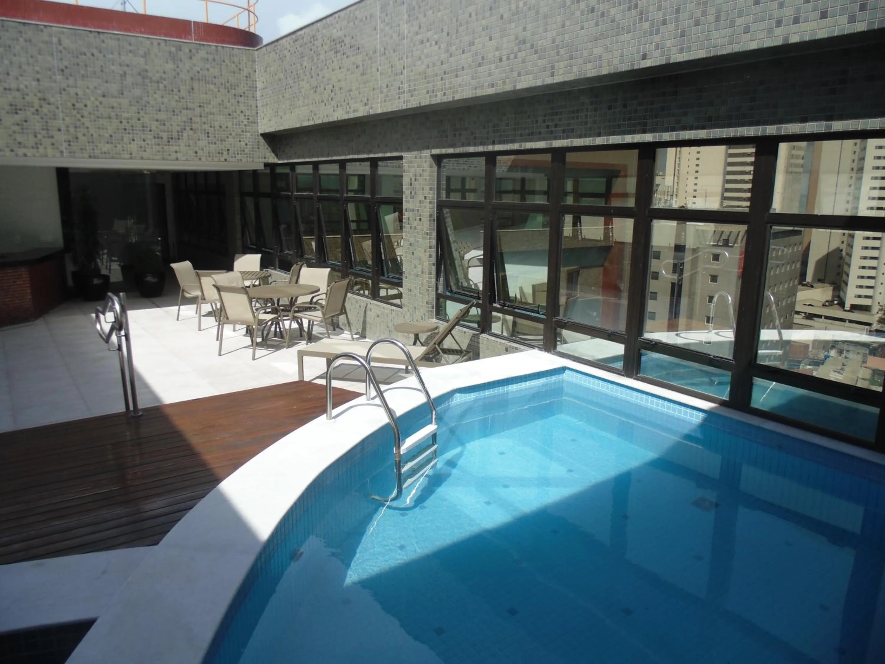 Swimming pool in Marante Executive Hotel