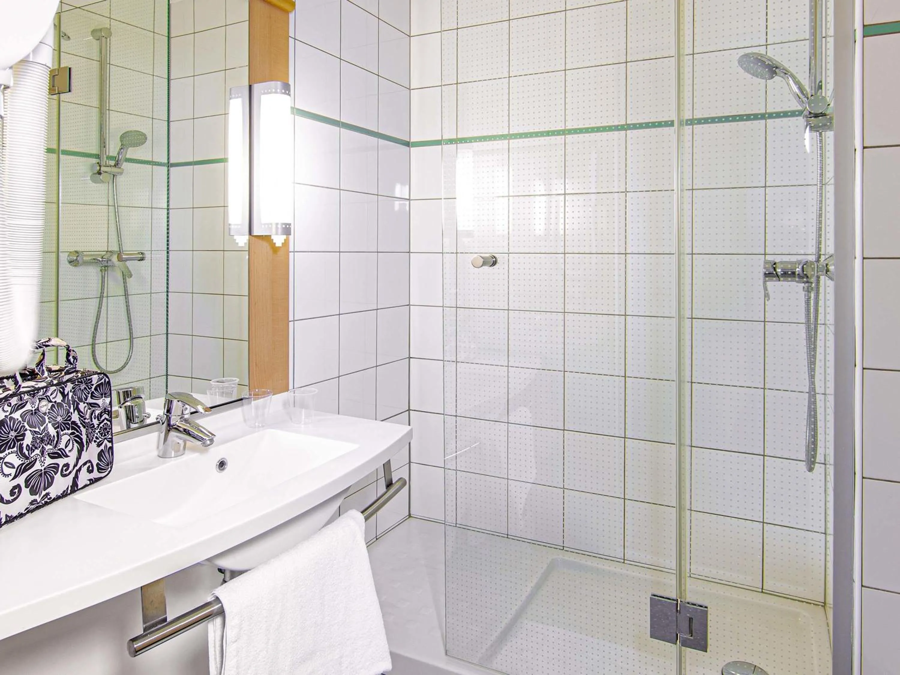 Bedroom in ibis Mulhouse Centre Filature