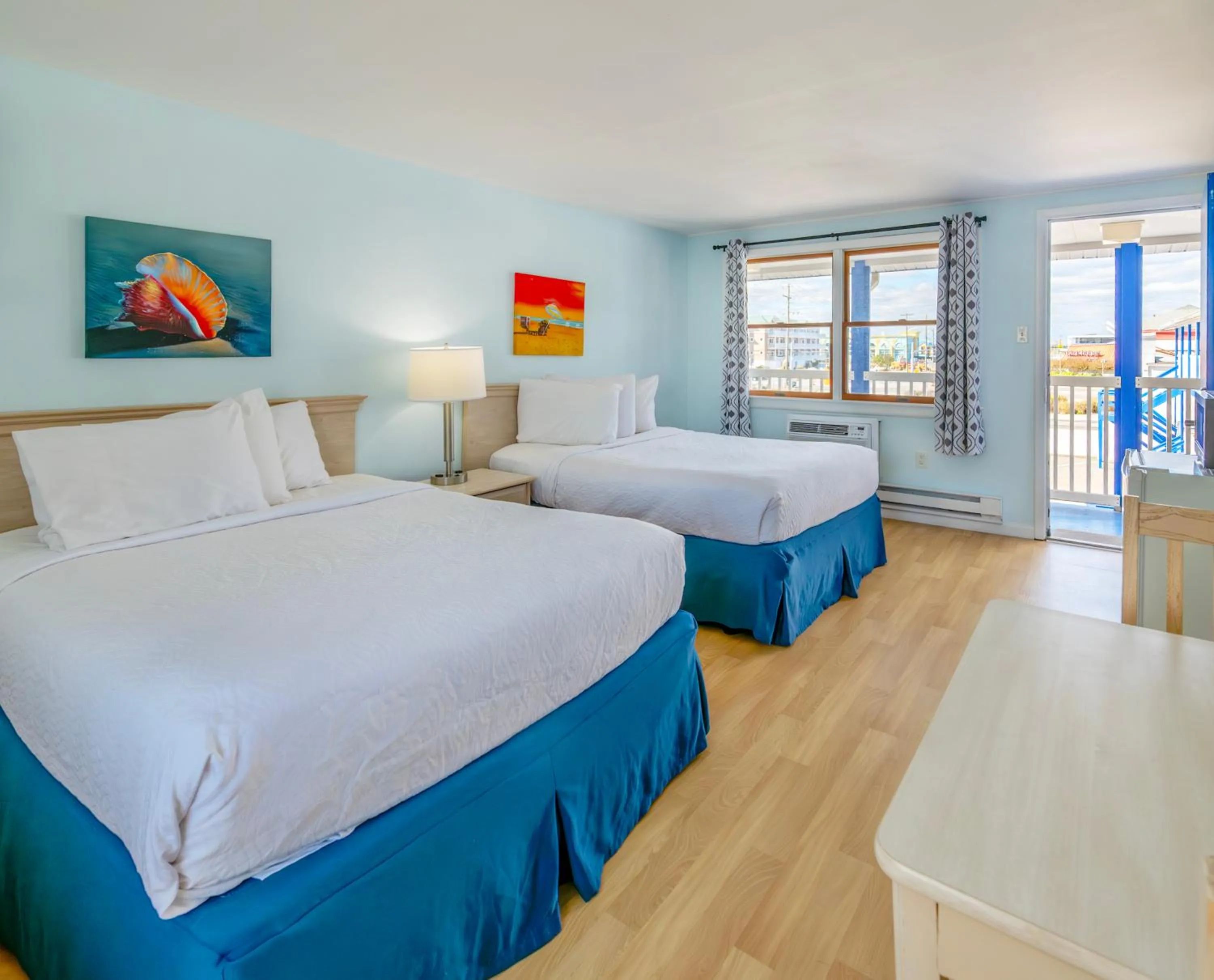 Bedroom, Bed in Drifting Sands Oceanfront Hotel