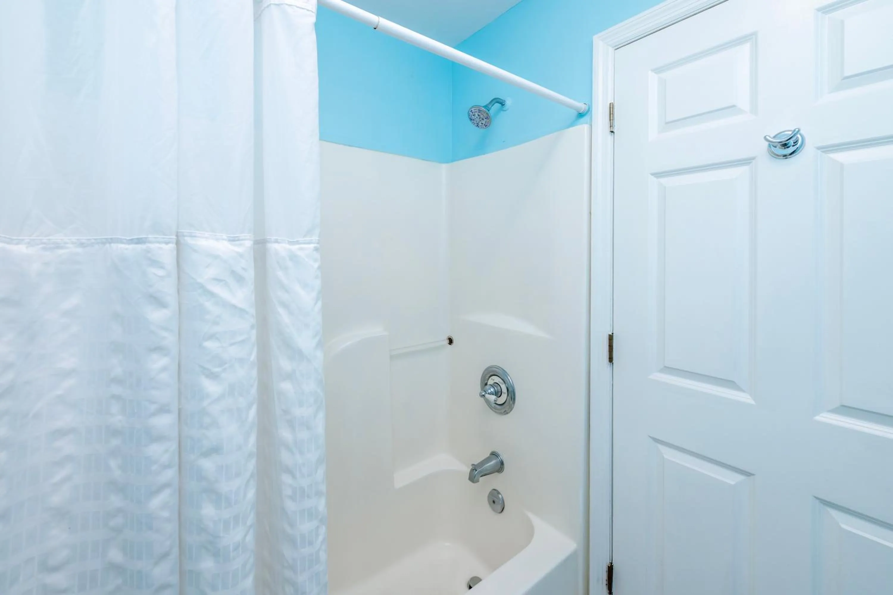 Shower in Drifting Sands Oceanfront Hotel