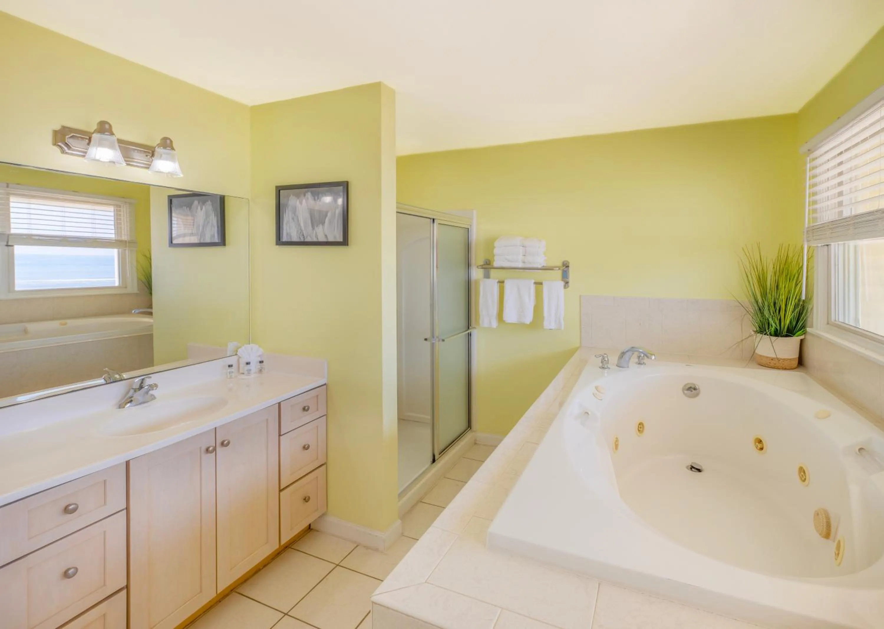 Shower in Drifting Sands Oceanfront Hotel