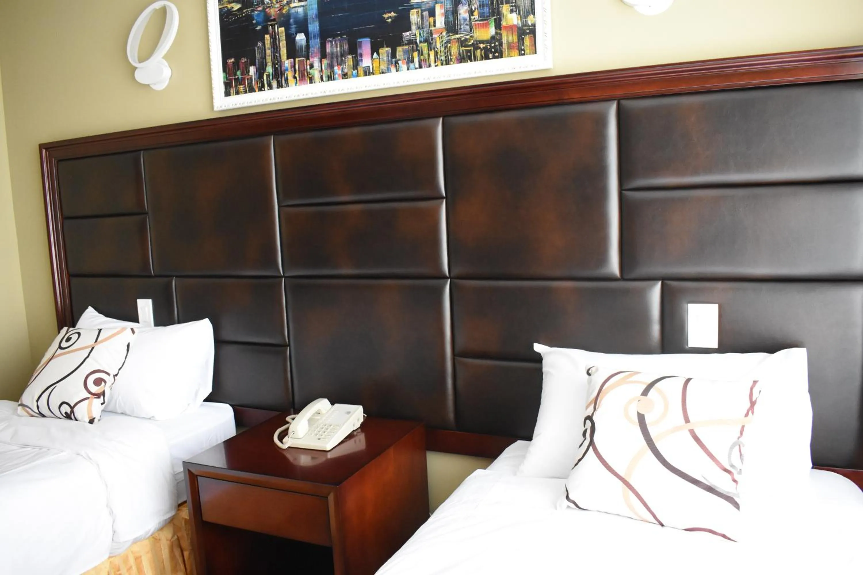 Bed in The Queens Hotel