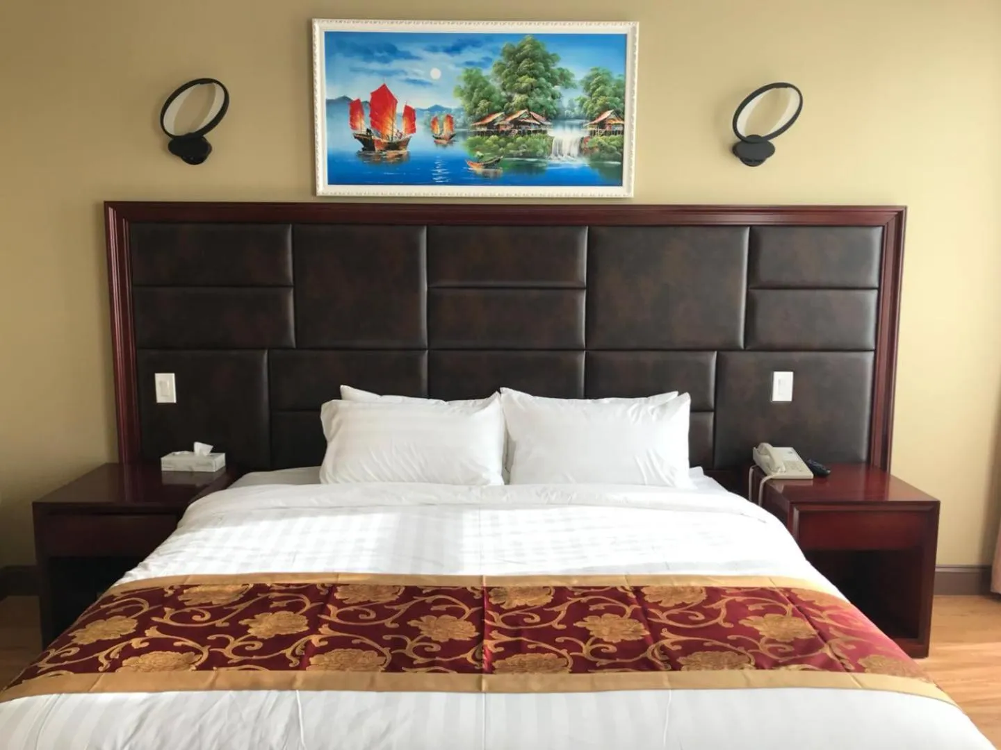 Bed in The Queens Hotel