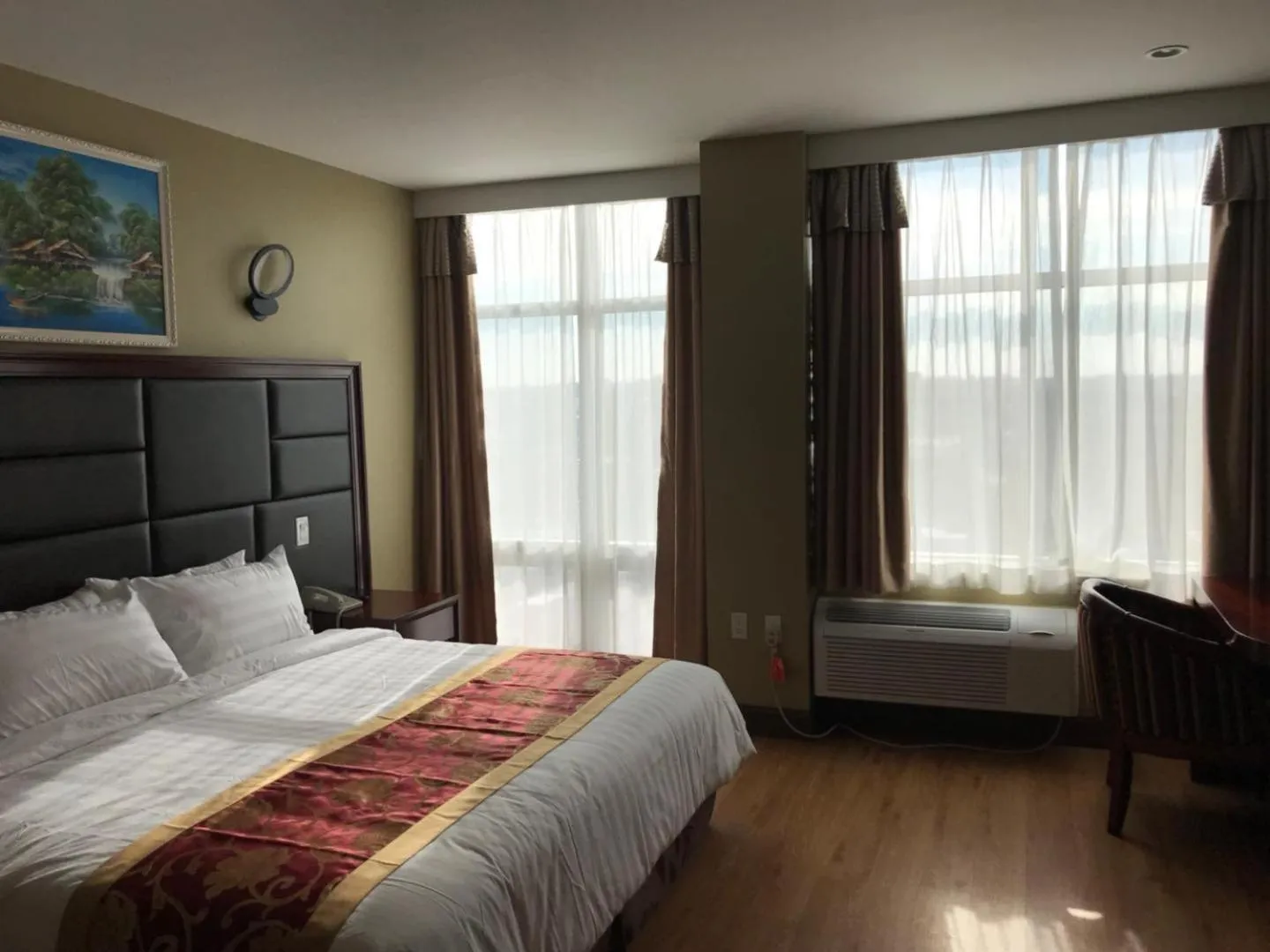 Bed in The Queens Hotel