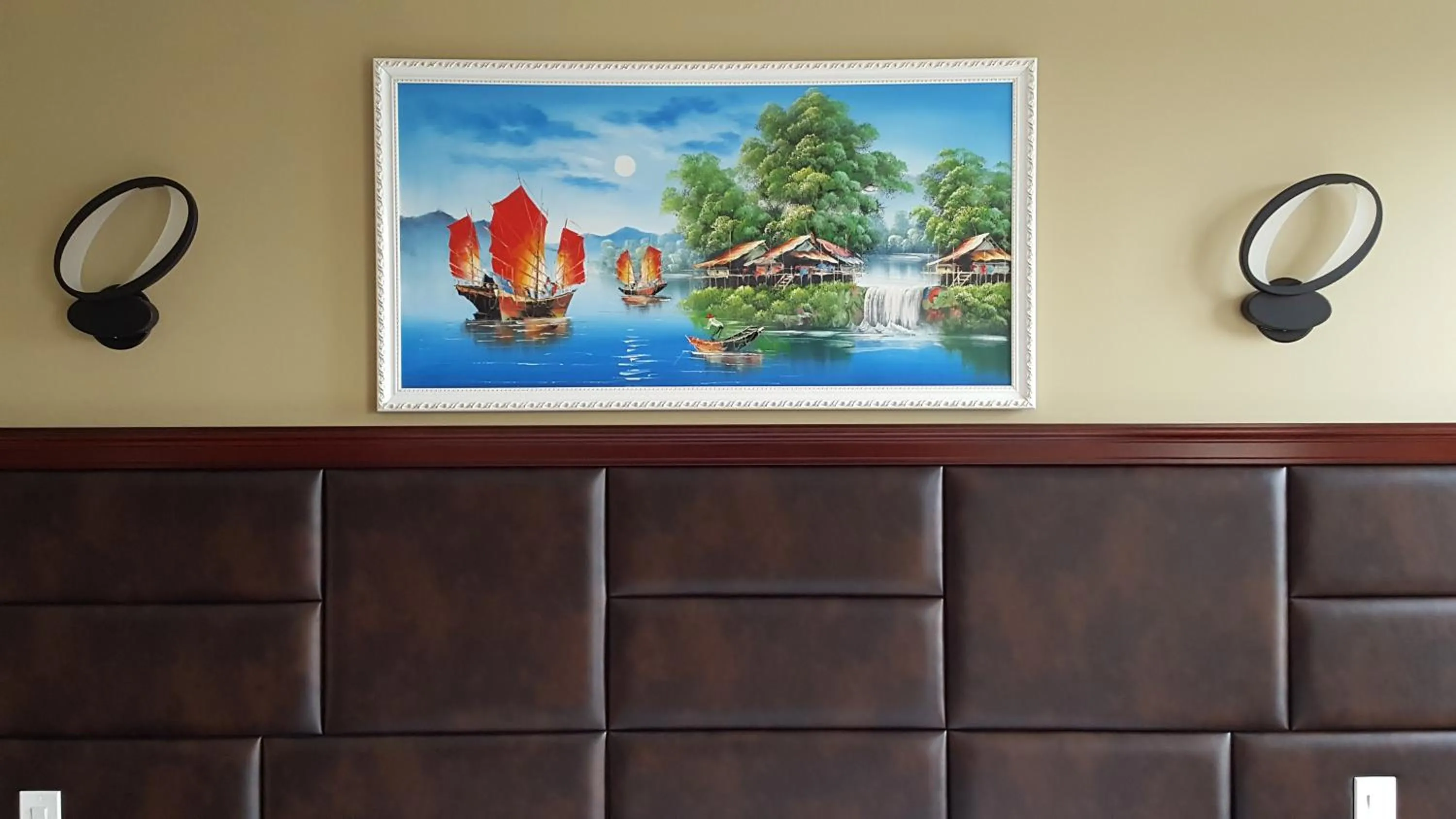 Decorative detail in The Queens Hotel