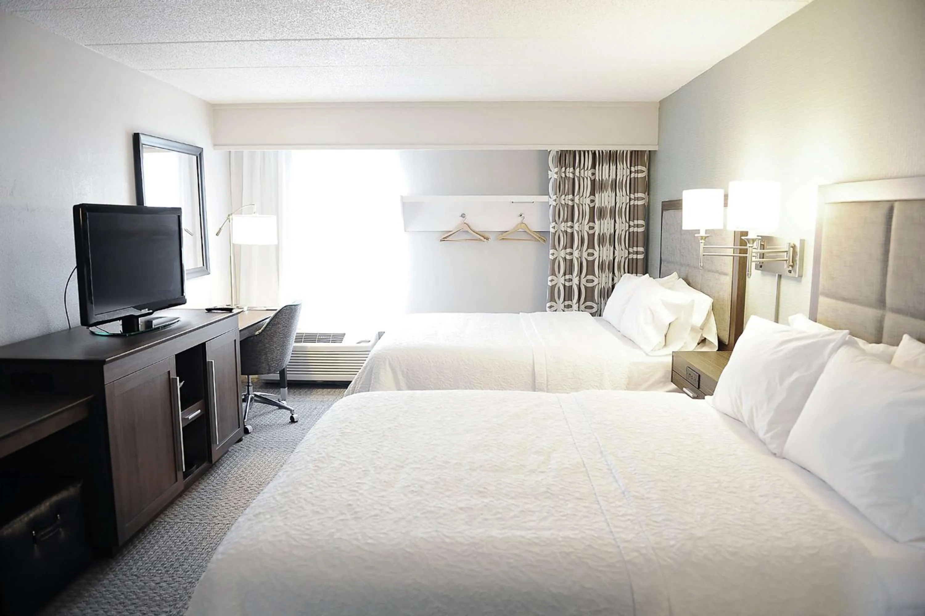 Bedroom, Bed in DoubleTree by Hilton Dulles Airport-Sterling