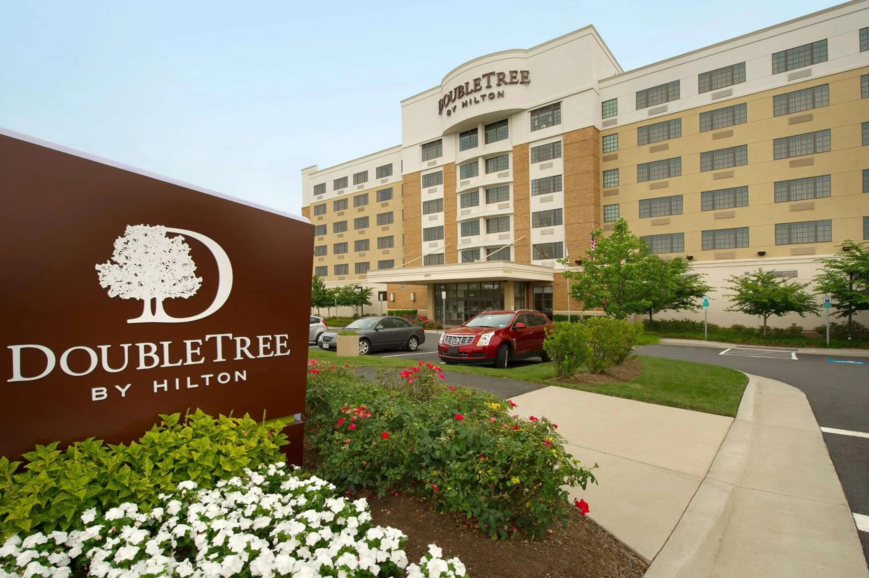 Property building in DoubleTree by Hilton Dulles Airport-Sterling