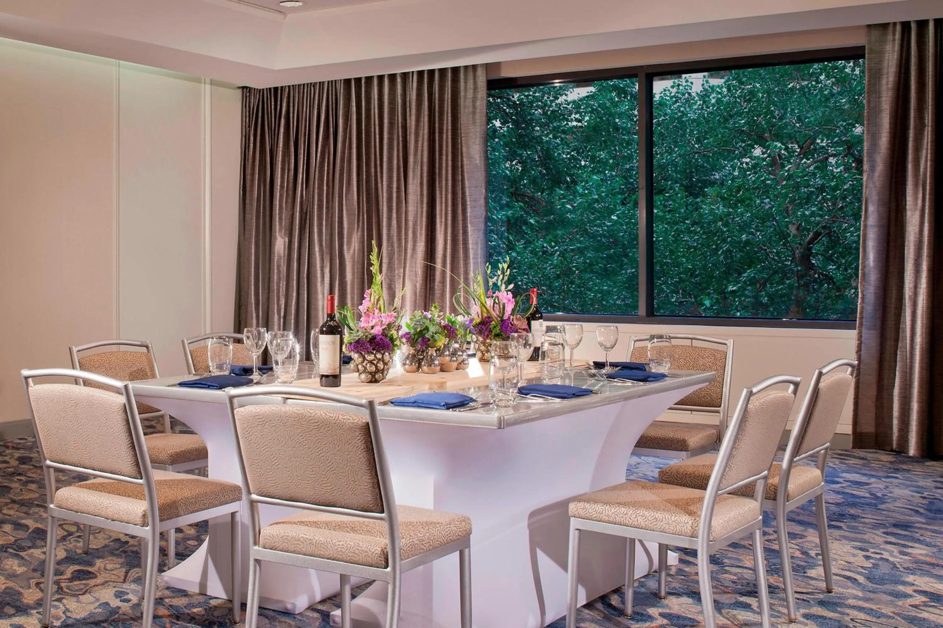 Restaurant/places to eat in The Westin Dallas Park Central