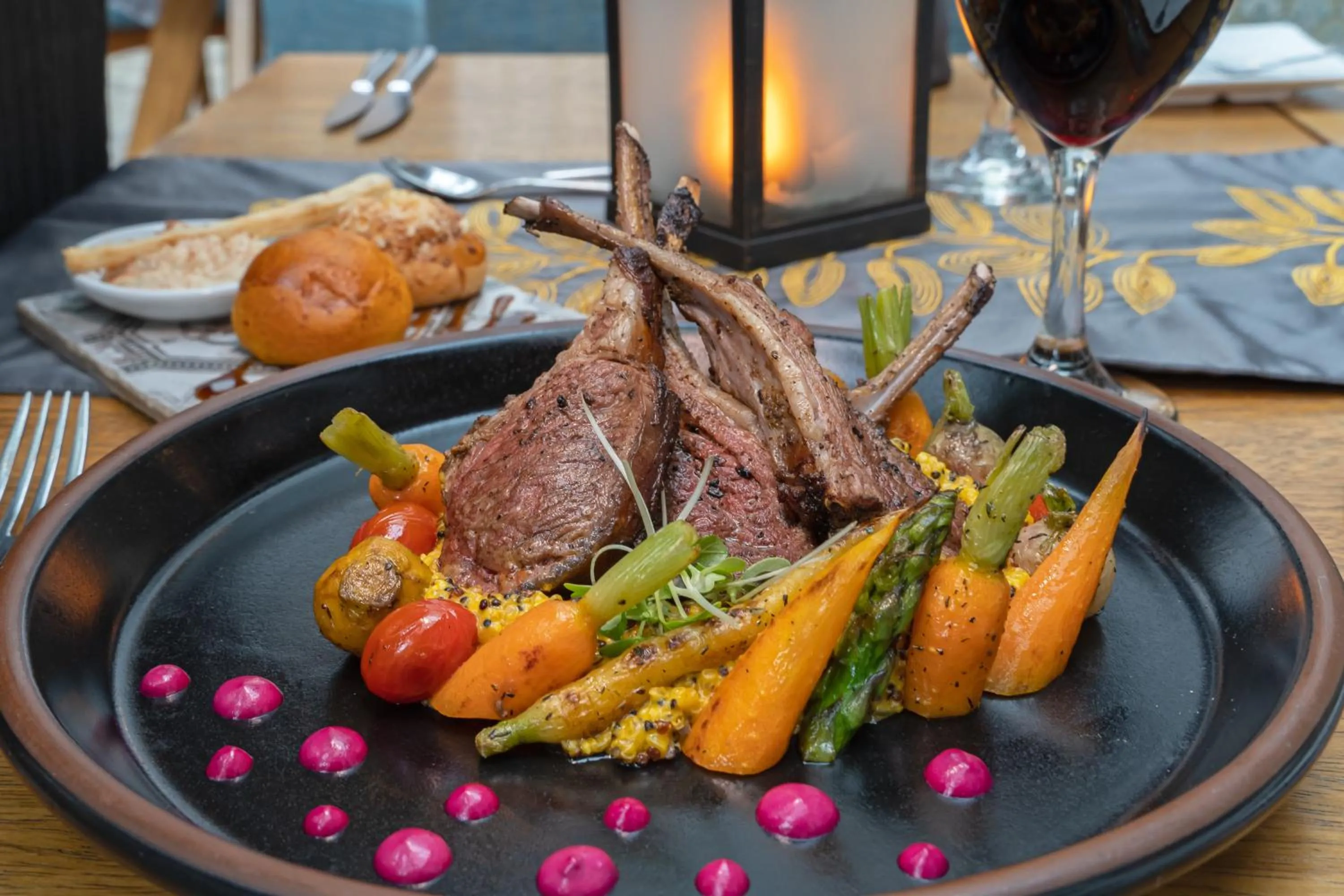 Restaurant/places to eat in Mama Cuchara by Art Hotels