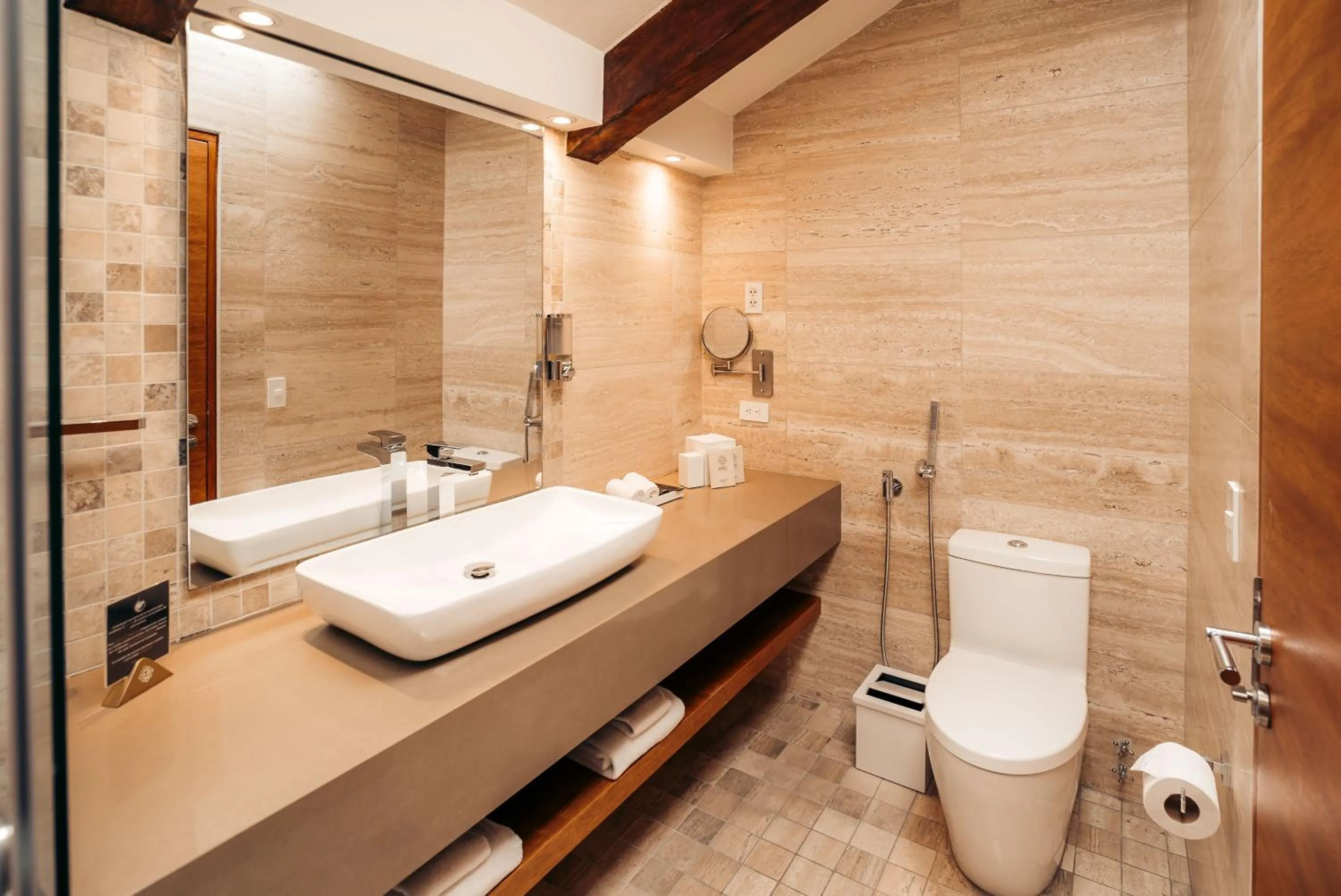 Shower in Mama Cuchara by Art Hotels