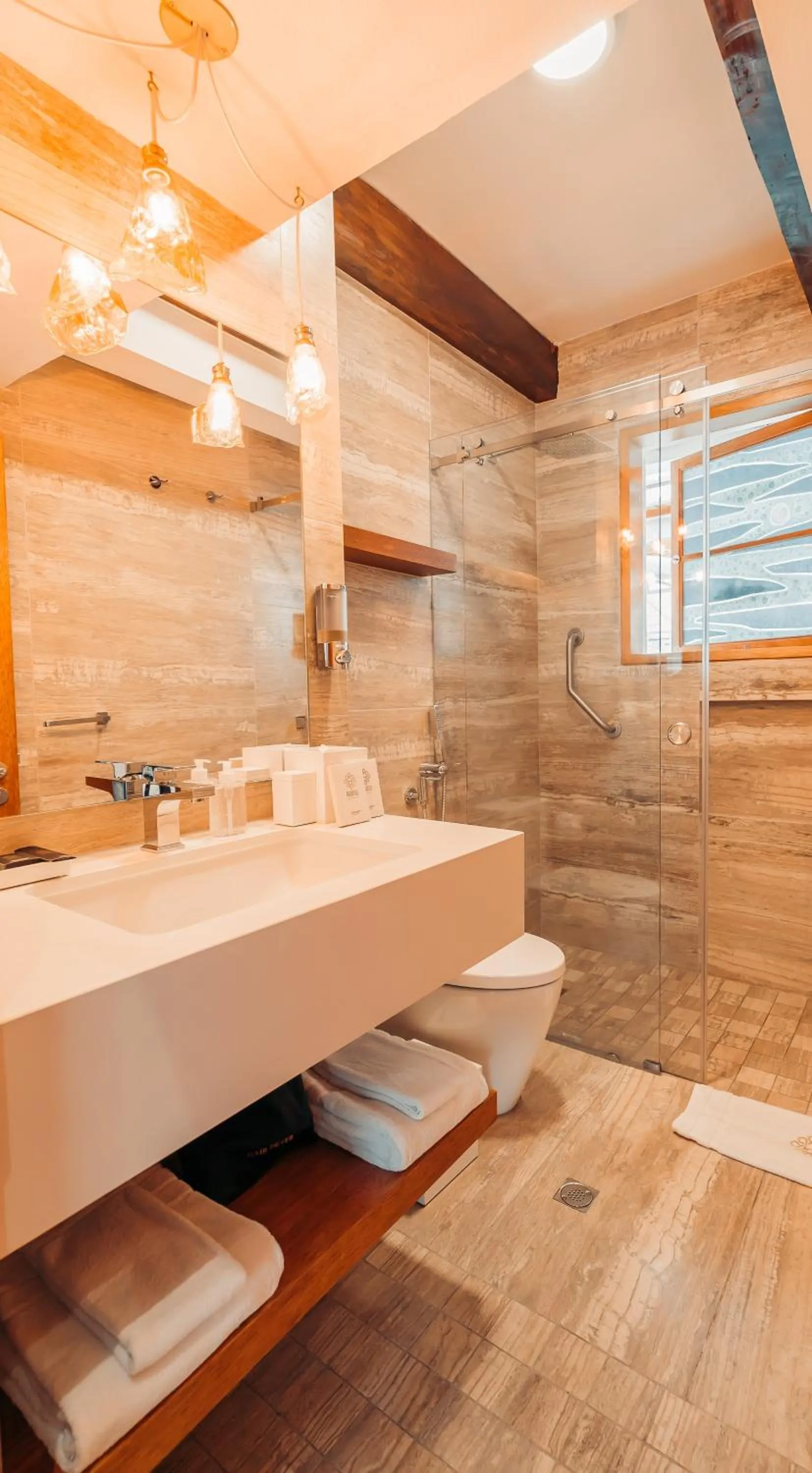 Shower in Mama Cuchara by Art Hotels