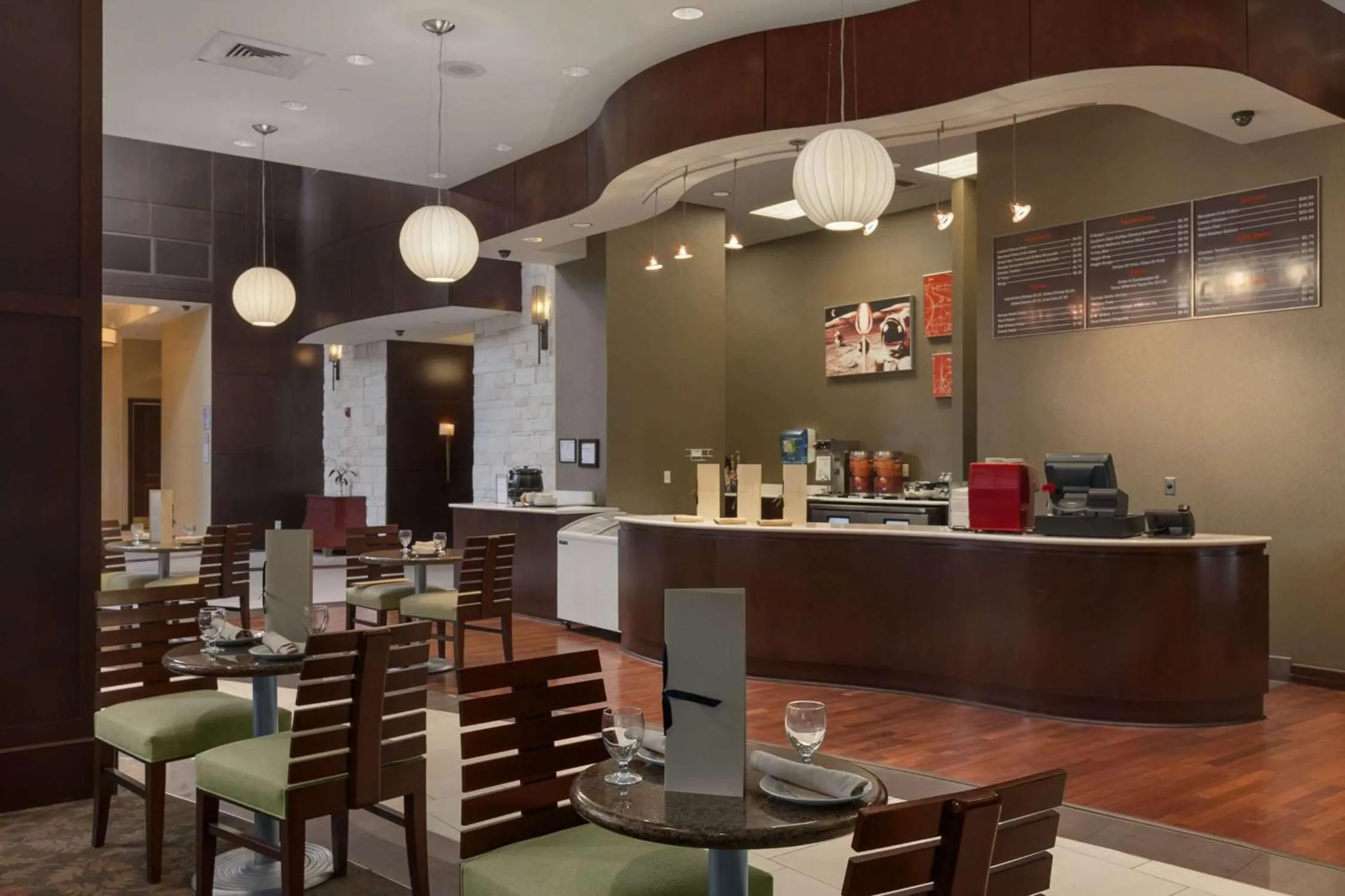 Restaurant/places to eat in Embassy Suites Savannah Airport