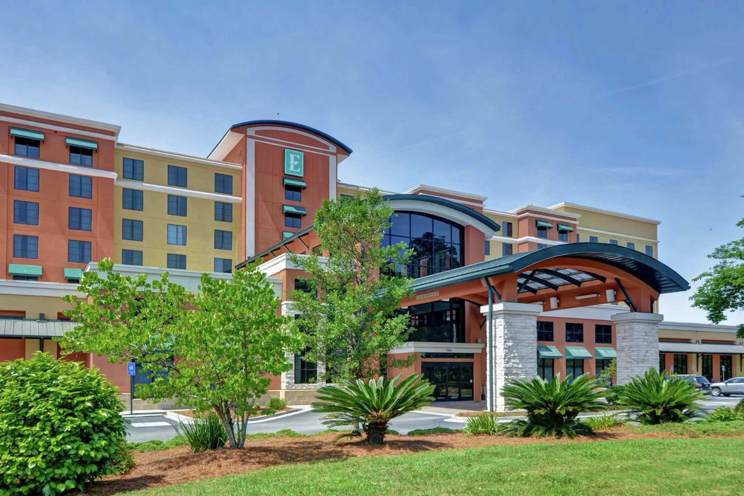 Property building in Embassy Suites Savannah Airport