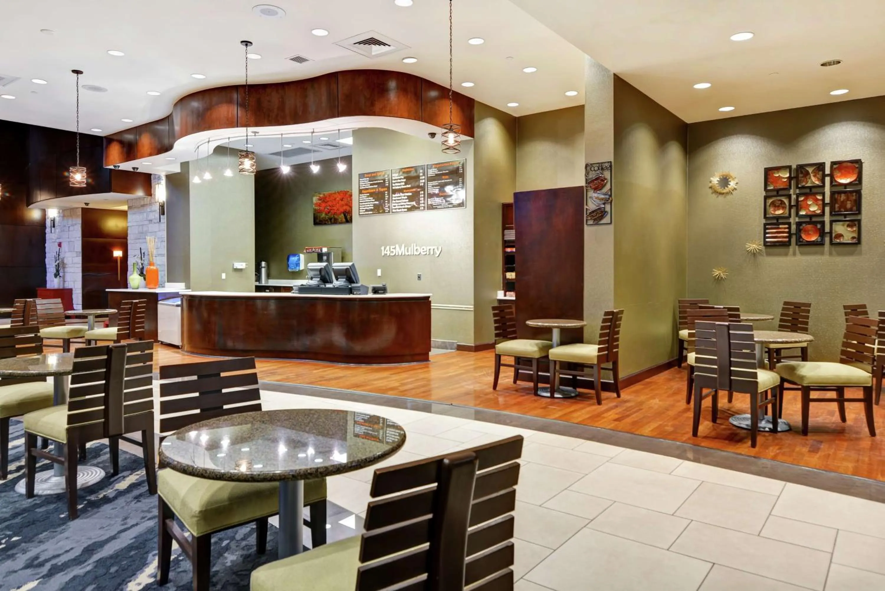 Restaurant/places to eat in Embassy Suites Savannah Airport