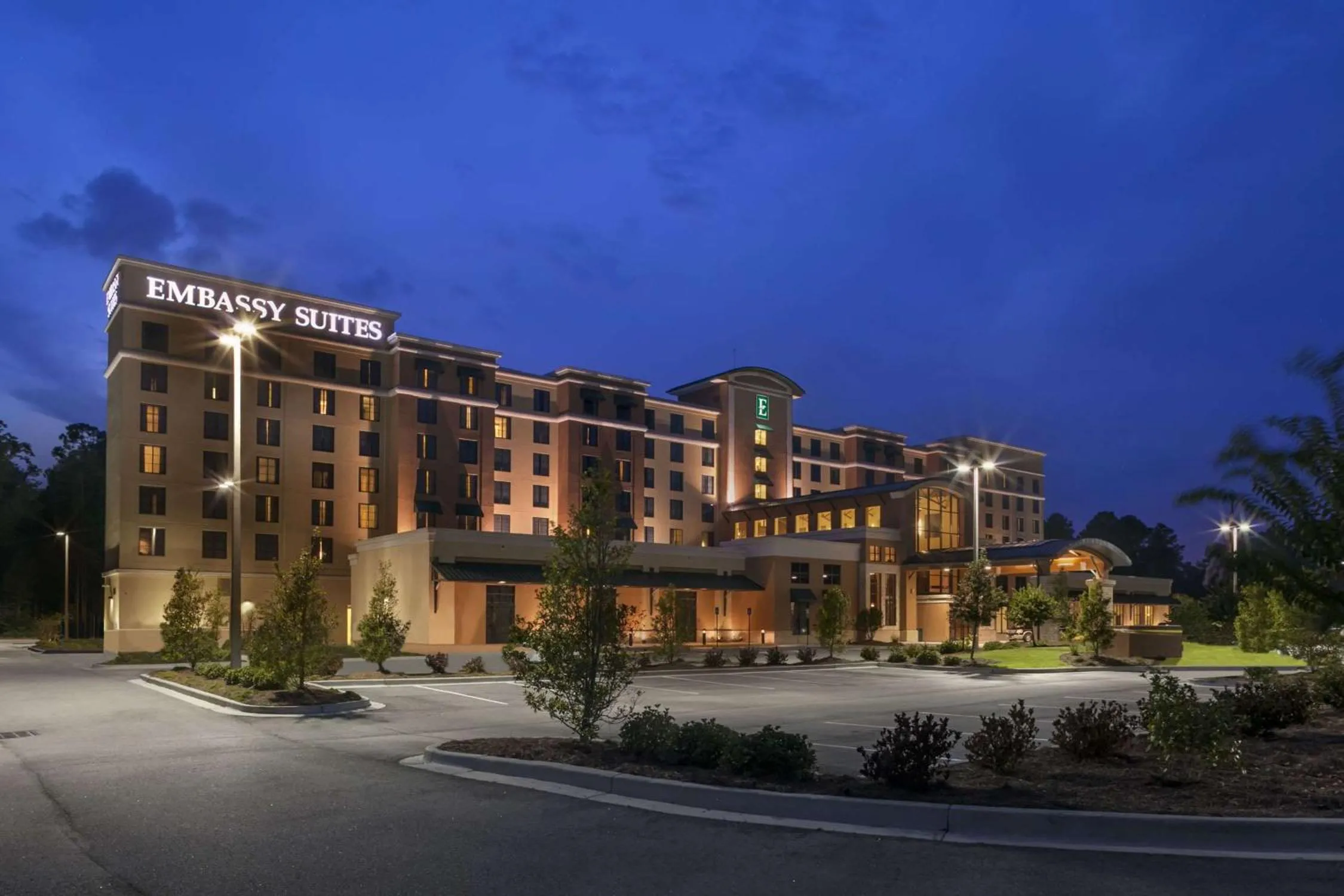 Property building in Embassy Suites Savannah Airport