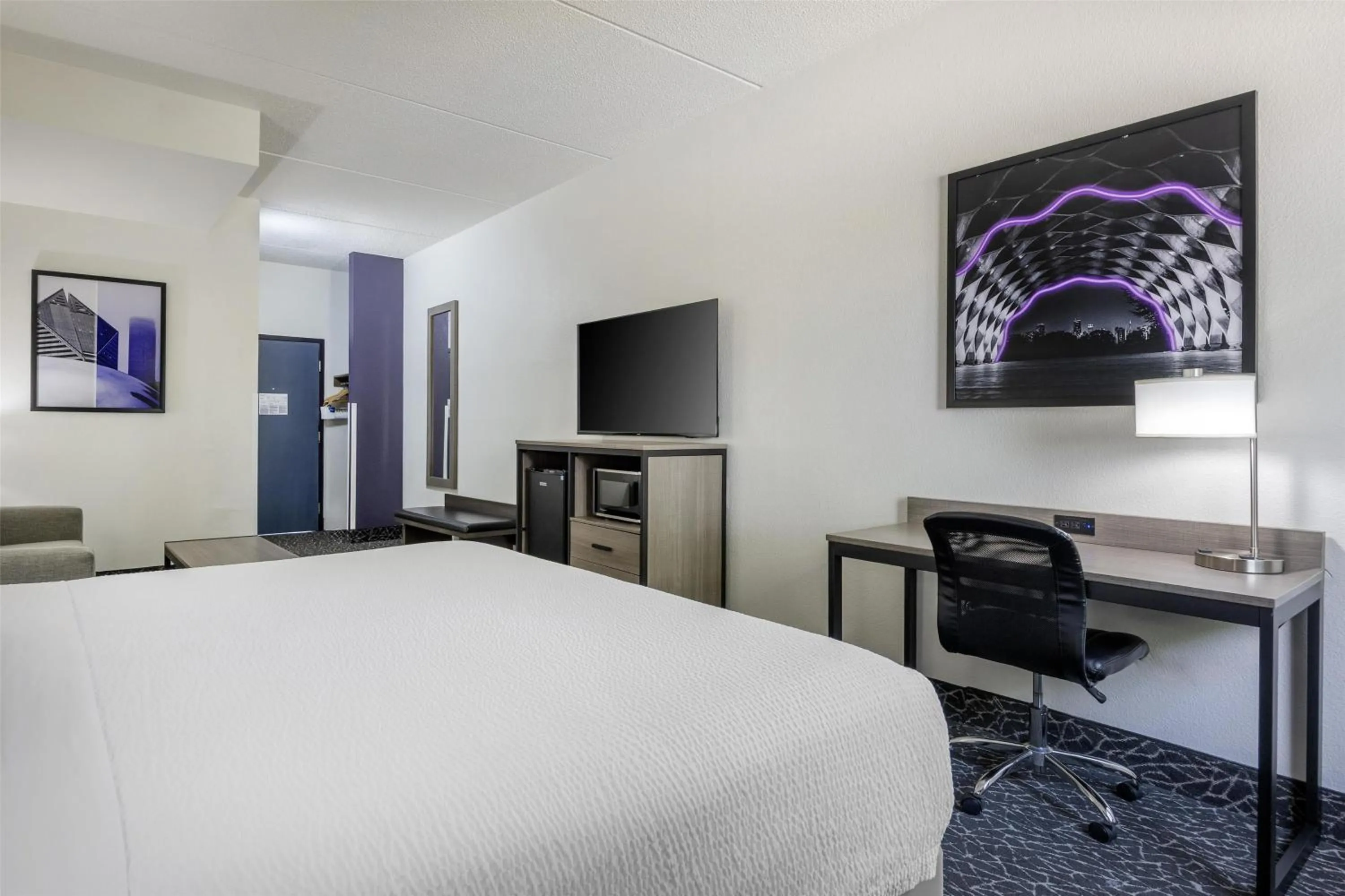 Bedroom, Bed in Best Western Bolingbrook Hotel