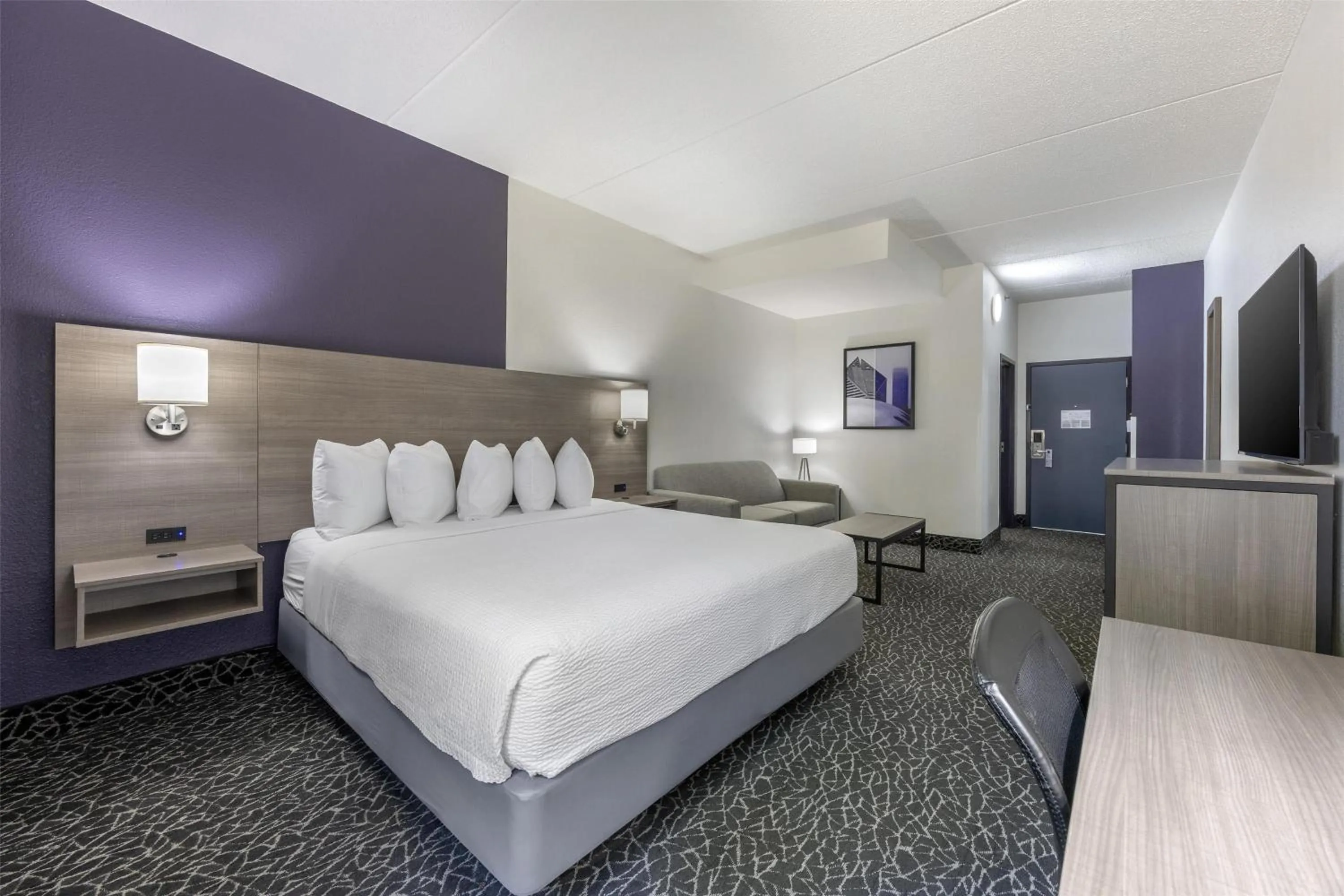 Bedroom, Bed in Best Western Bolingbrook Hotel