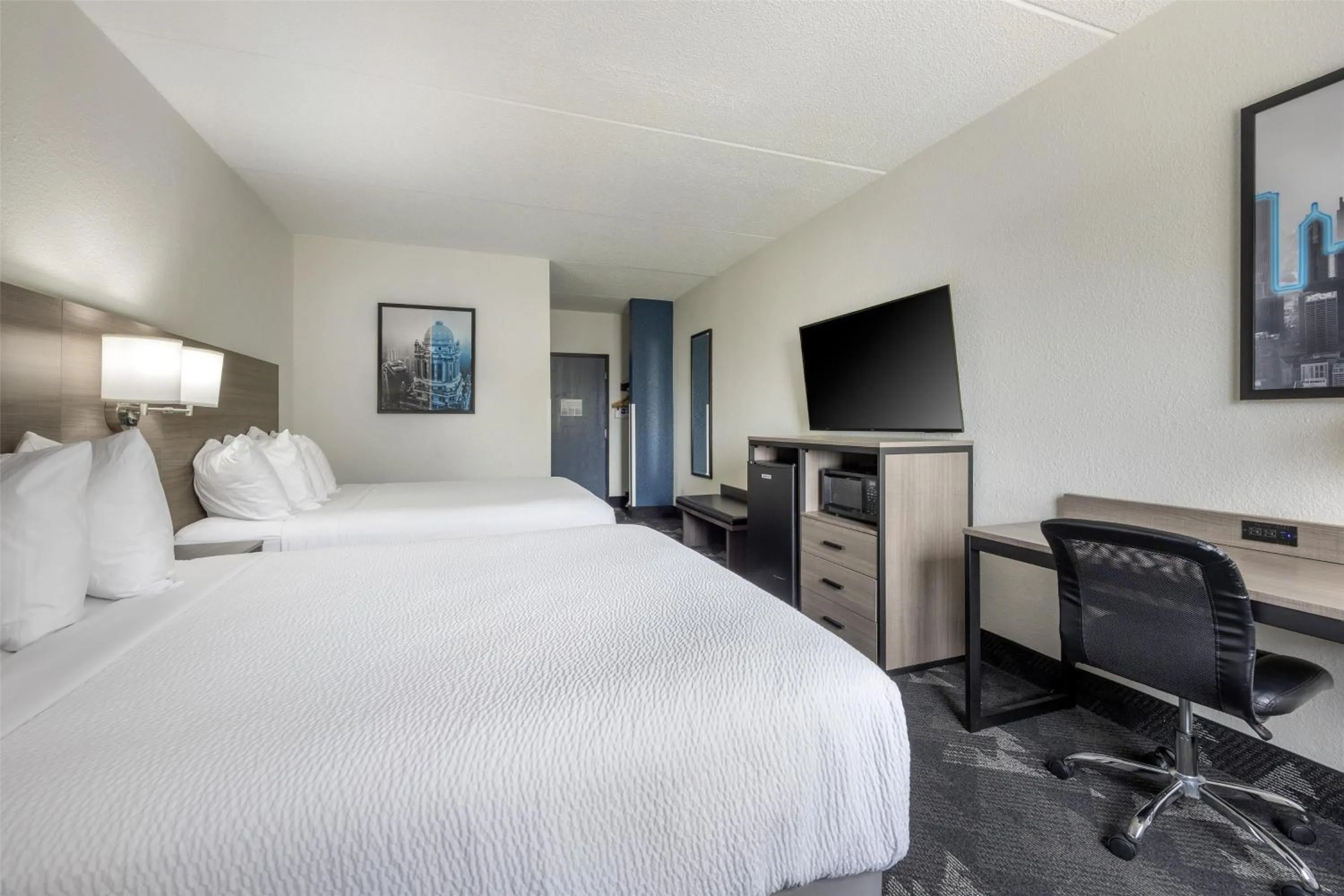 Bedroom, Bed in Best Western Bolingbrook Hotel