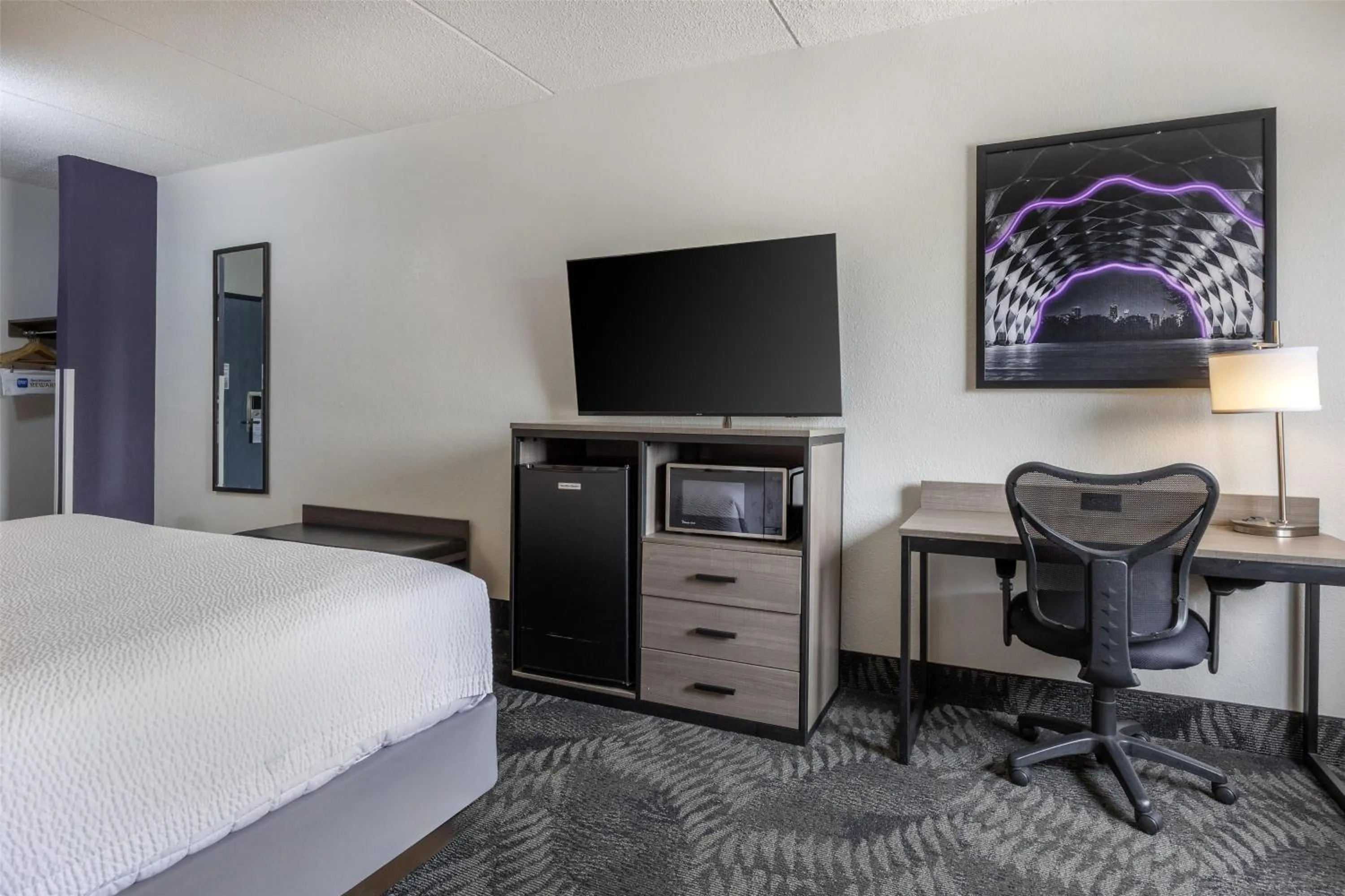 Bedroom, Bed in Best Western Bolingbrook Hotel