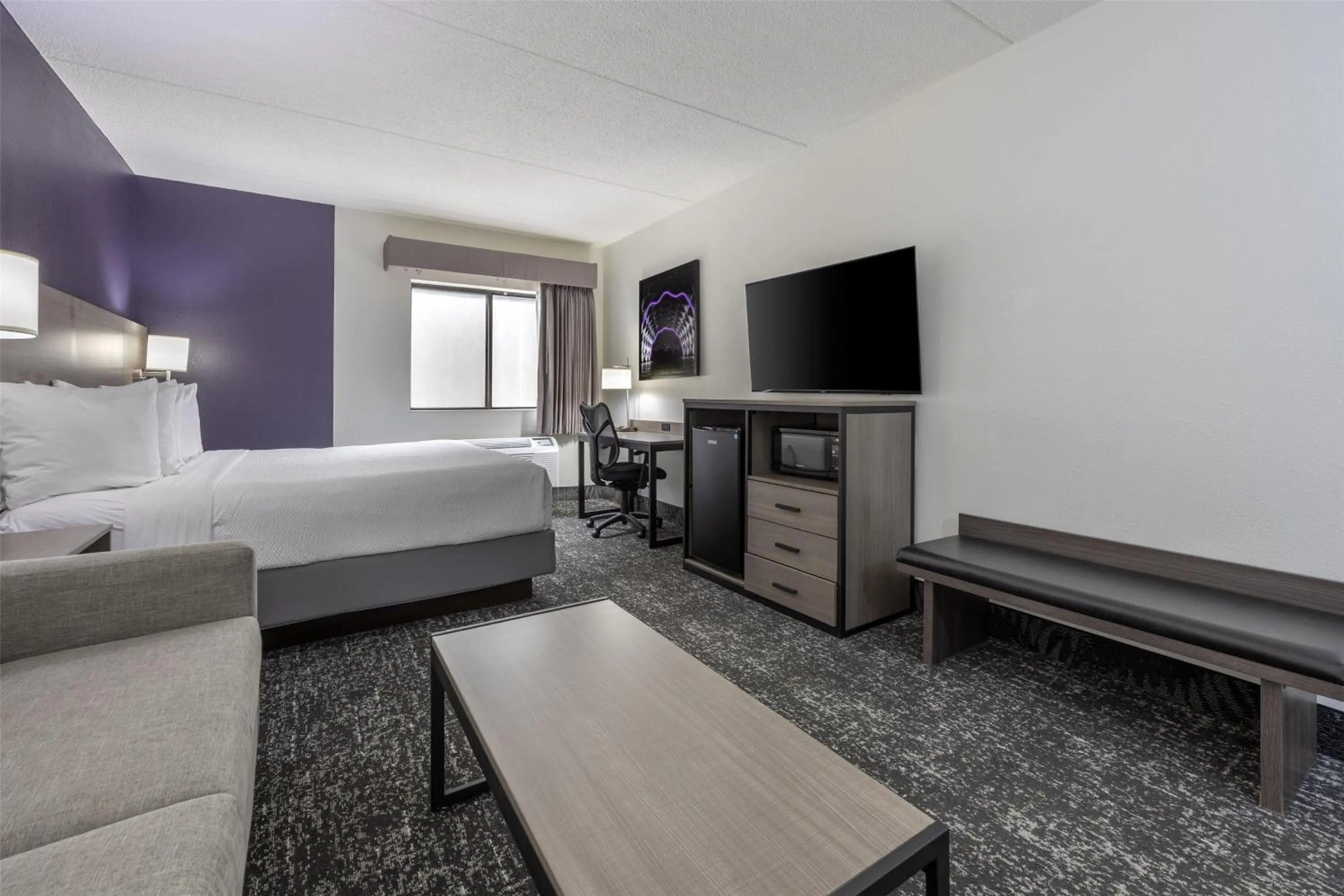 Bedroom, Bed in Best Western Bolingbrook Hotel