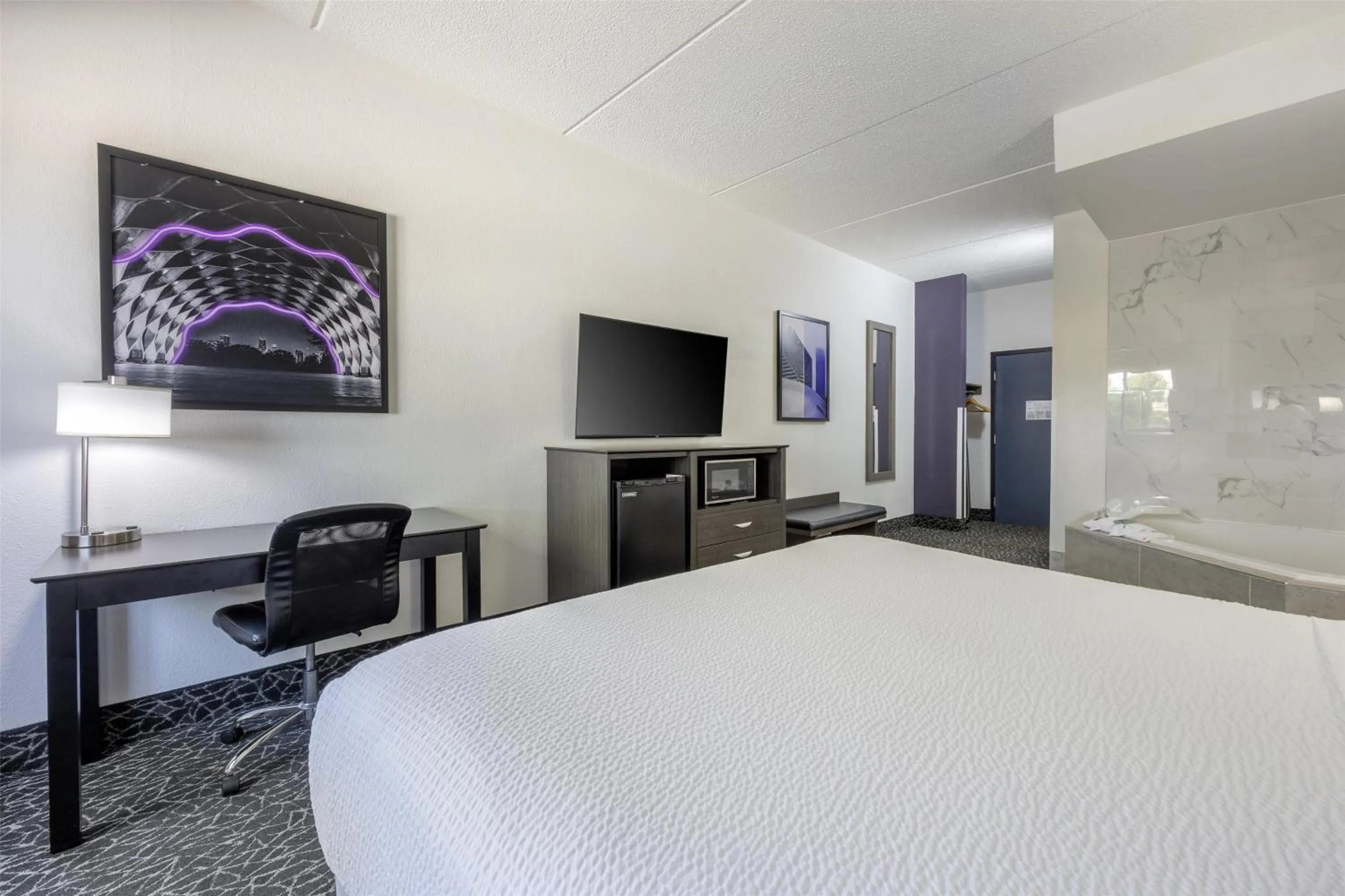 Bedroom, Bed in Best Western Bolingbrook Hotel