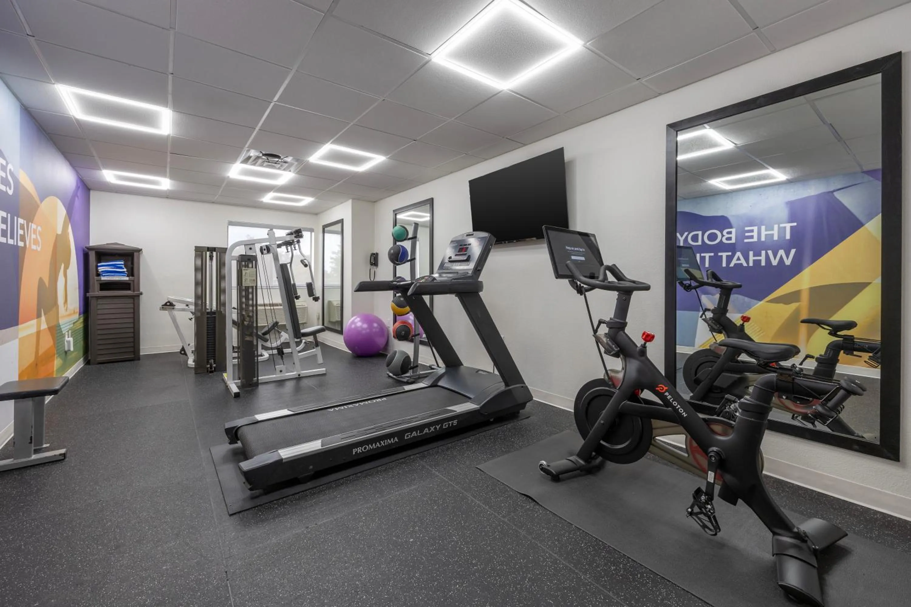 Fitness centre/facilities in Best Western Bolingbrook Hotel
