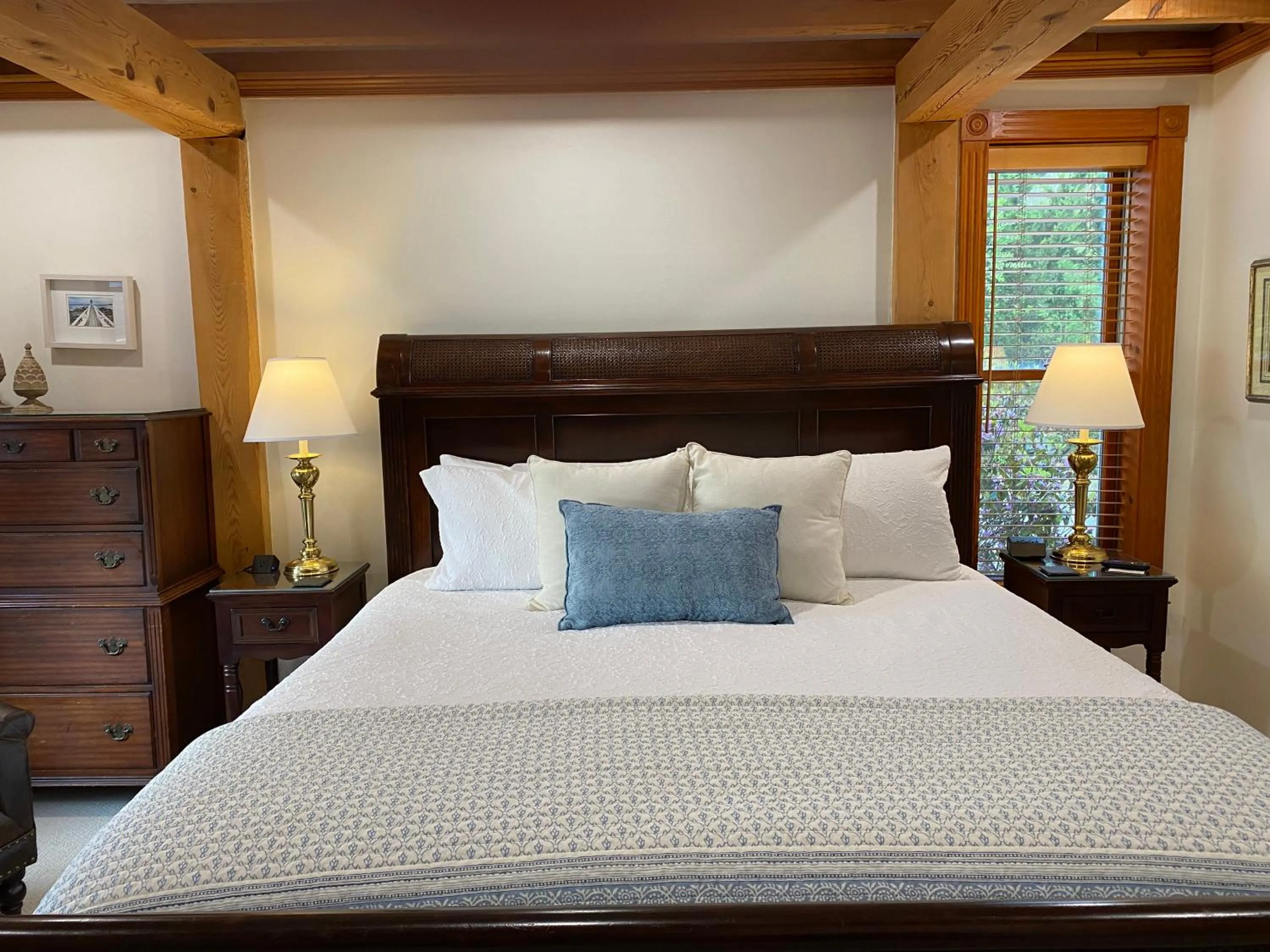 Bed in Spouter Inn Bed & Breakfast