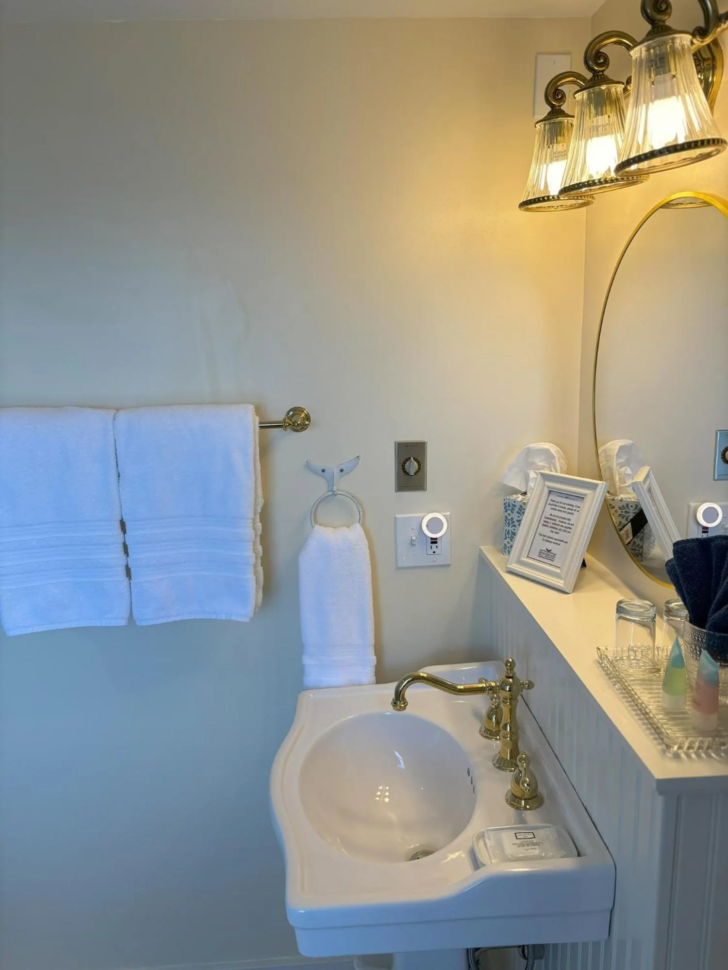 Bathroom in Spouter Inn Bed & Breakfast