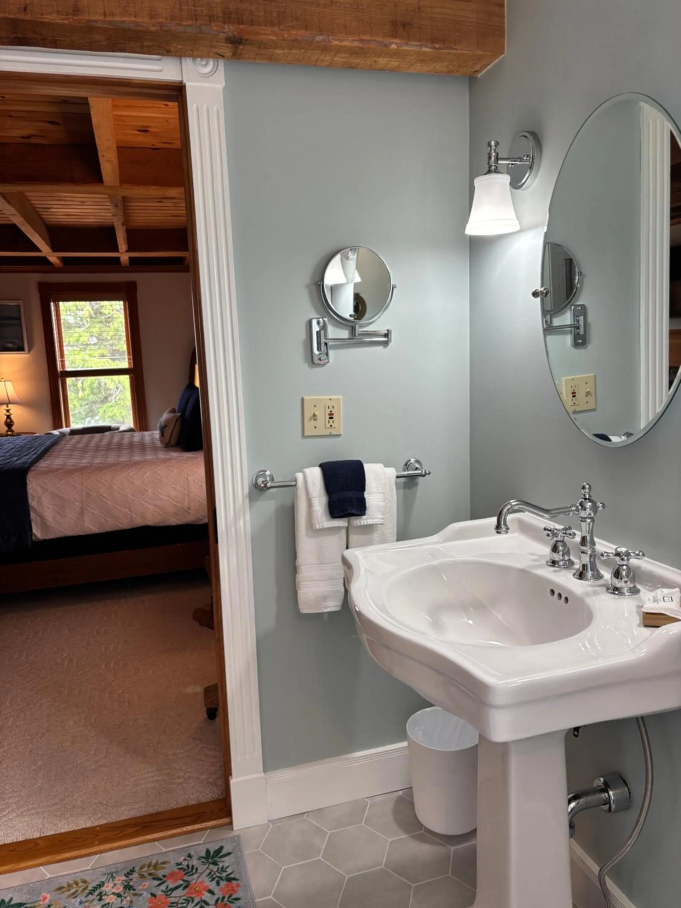 Bathroom in Spouter Inn Bed & Breakfast