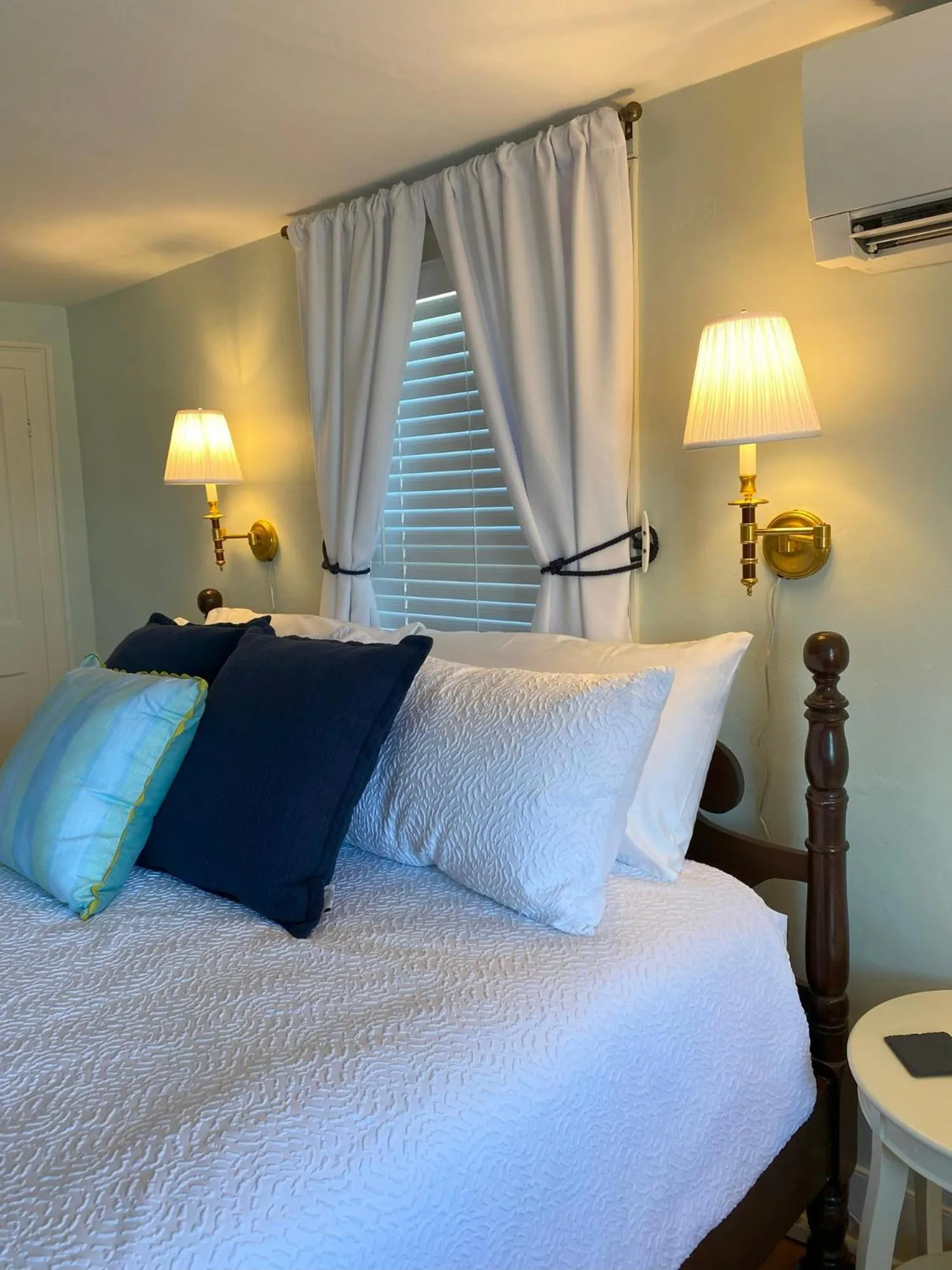 Bedroom, Bed in Spouter Inn Bed & Breakfast