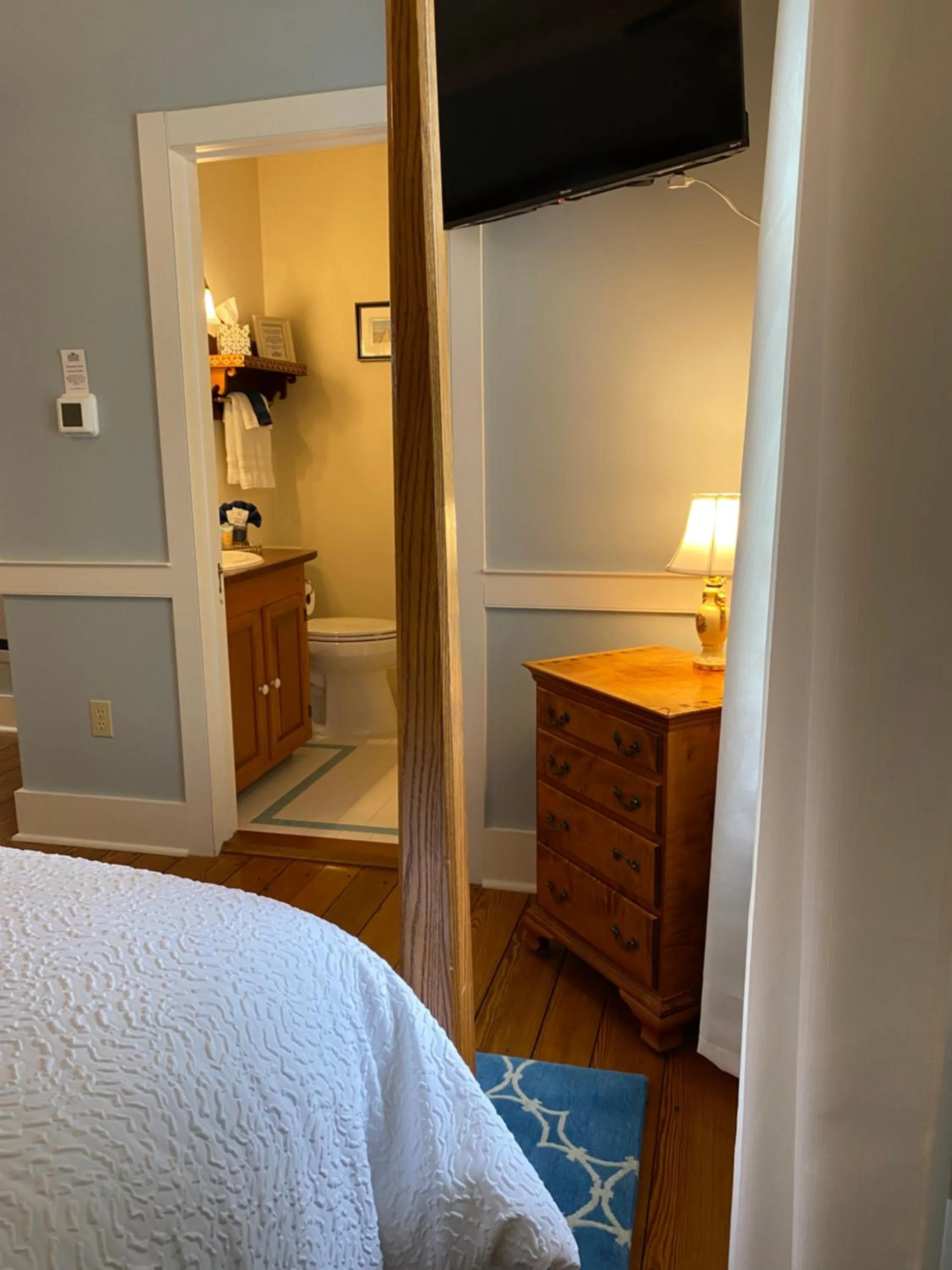 Bathroom, Bed in Spouter Inn Bed & Breakfast