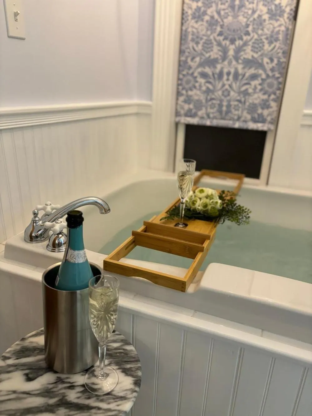 Bath in Spouter Inn Bed & Breakfast