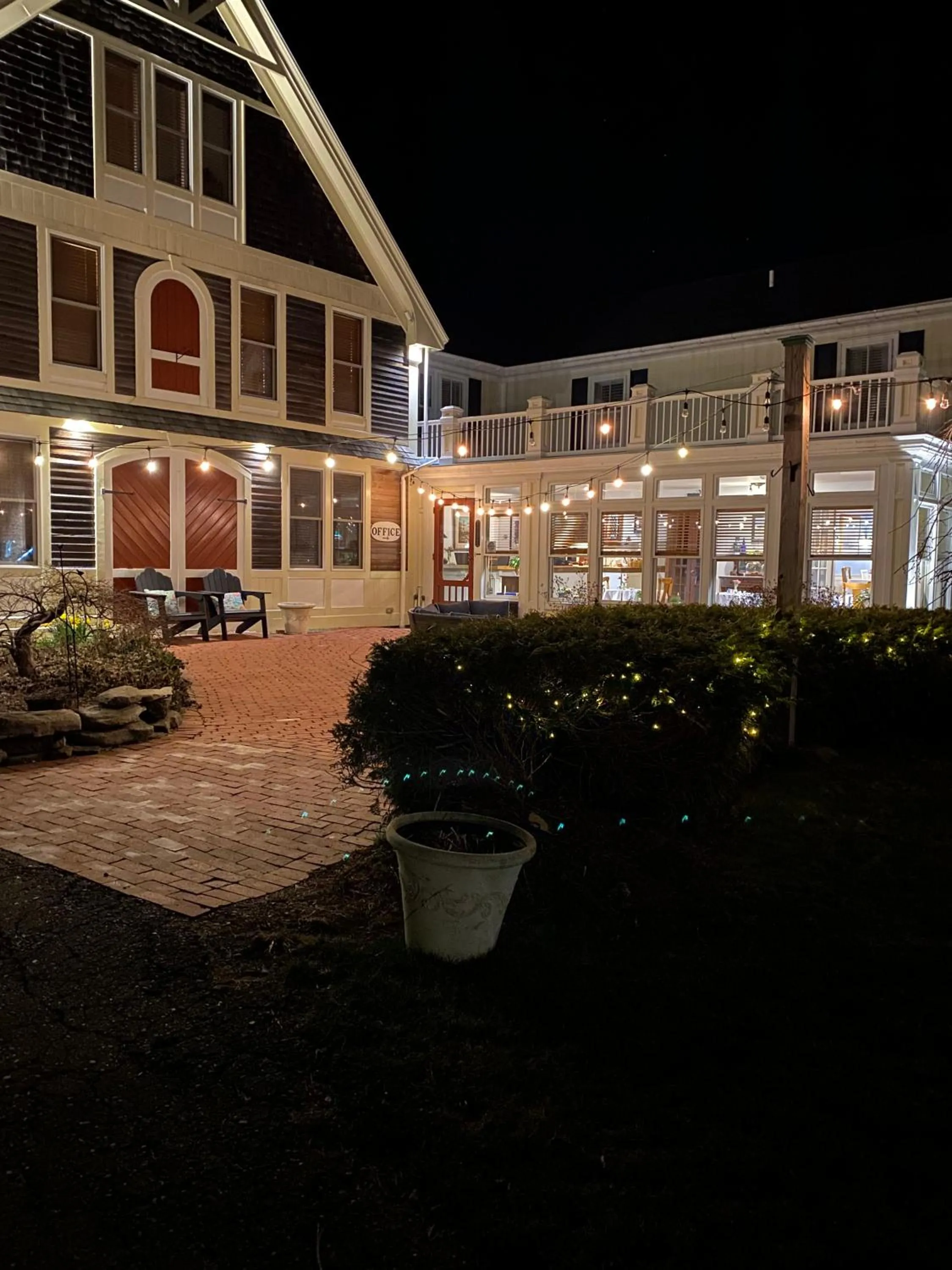 Property building in Spouter Inn Bed & Breakfast