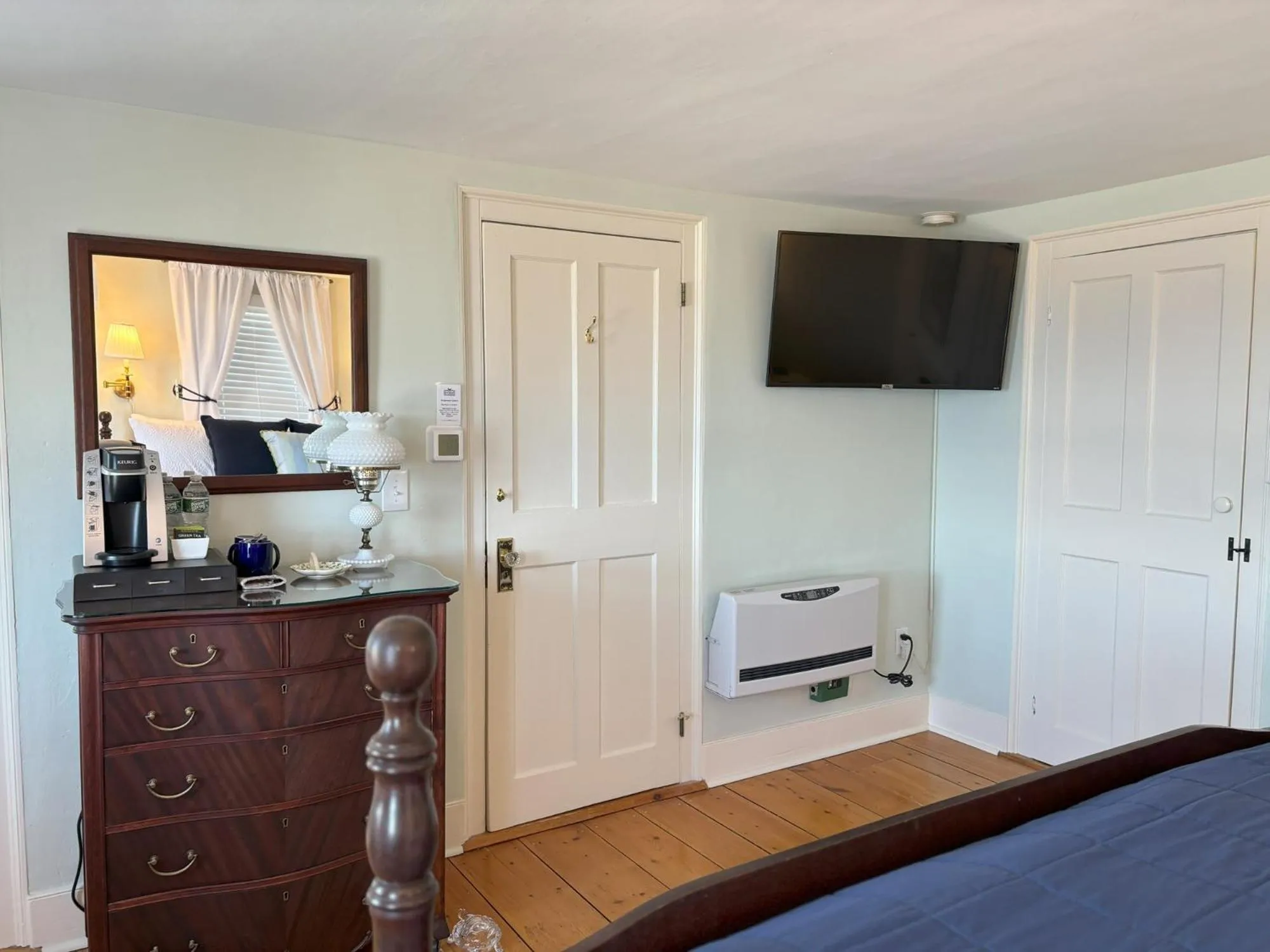 Bedroom, Bed in Spouter Inn Bed & Breakfast