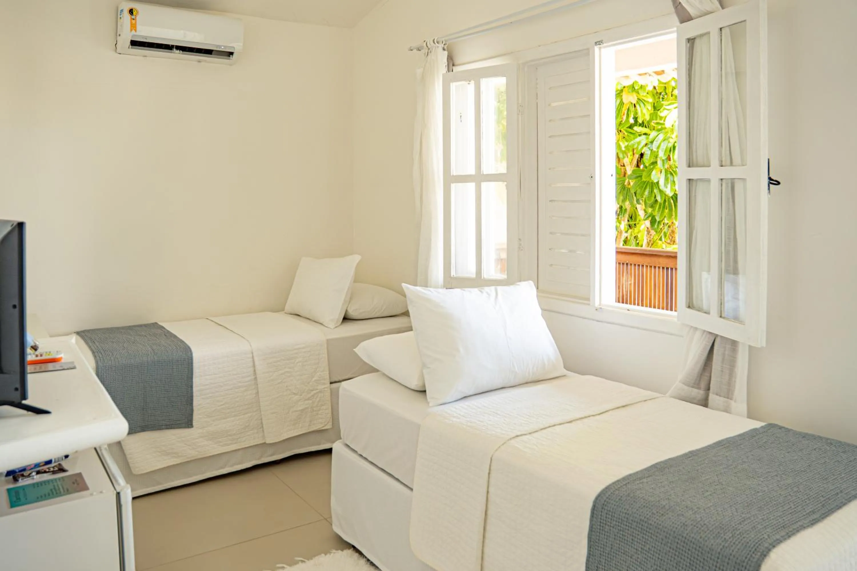 Bed in Saint Tropez Praia Hotel